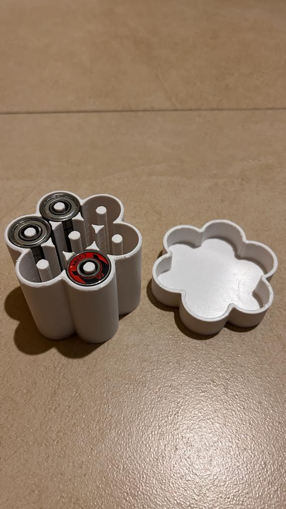 Rollerblades 22mm bearing holder with lid by Max P. Download free STL