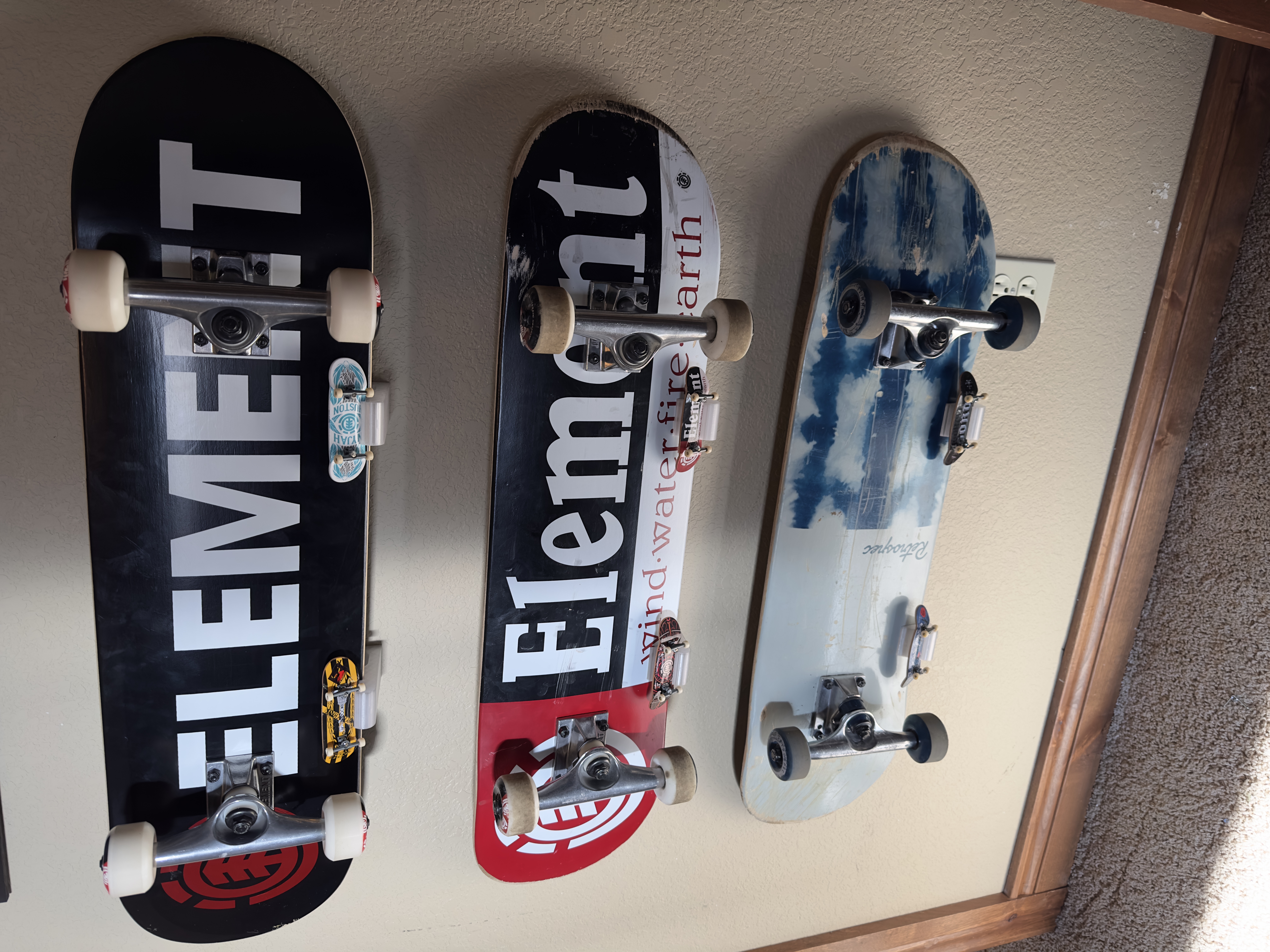 Skateboard Hanger + Tech Deck