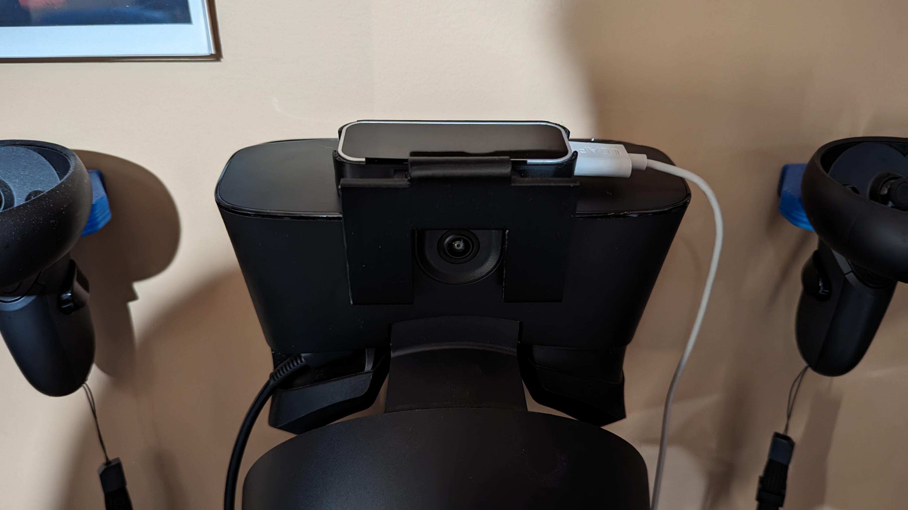 Leap Motion simple nonintrusive VR headset mount, V2 by Matty3D
