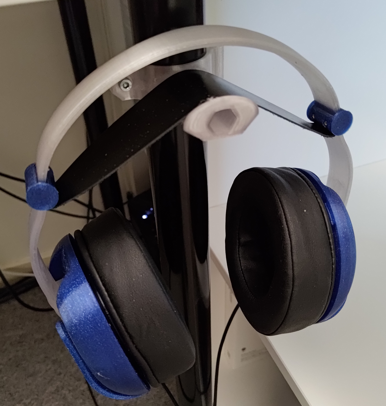 Headphone hanger - 40mm diameter clamp