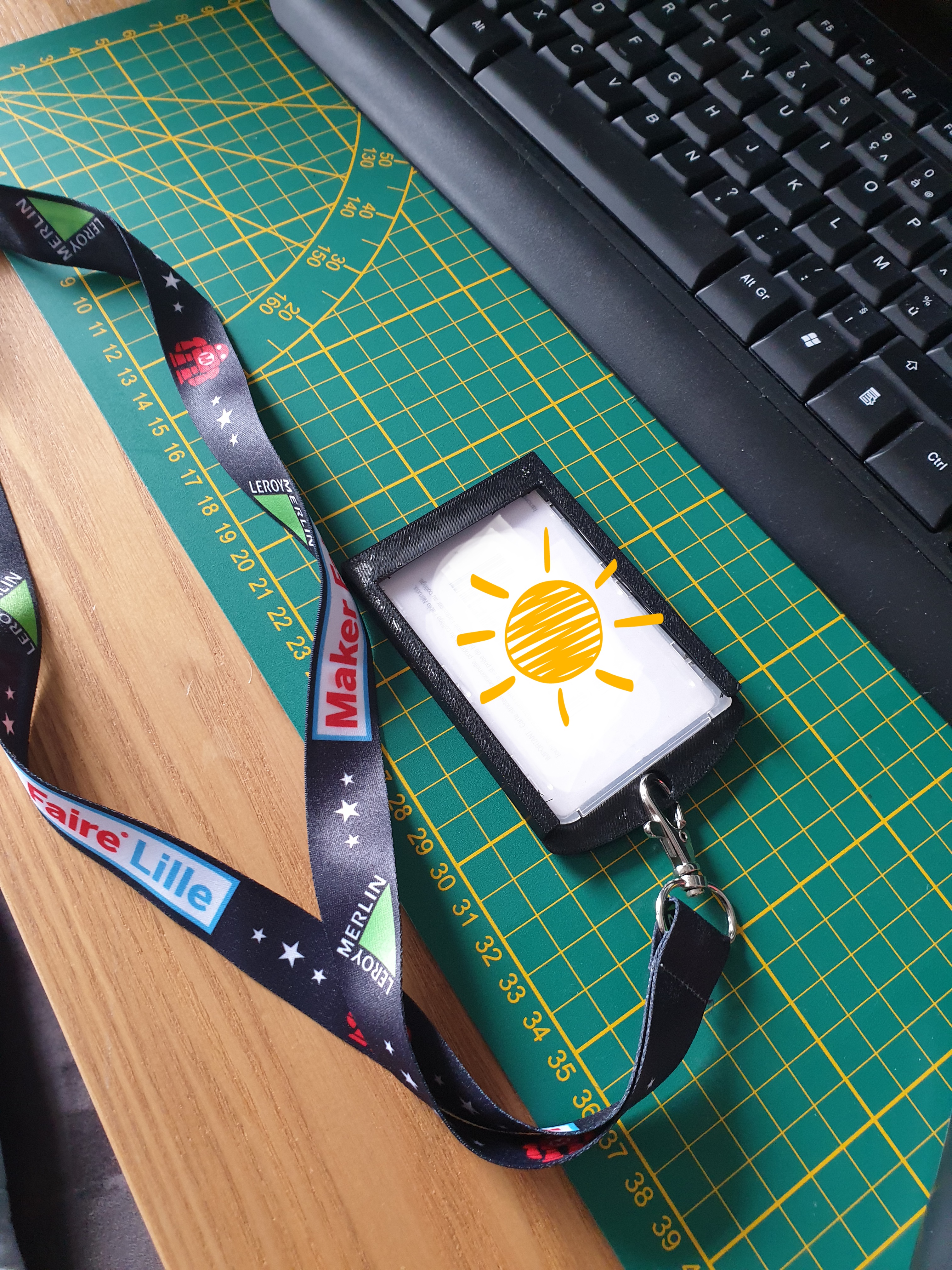Card Holder - pochette rigide pour badge, carte (pass)