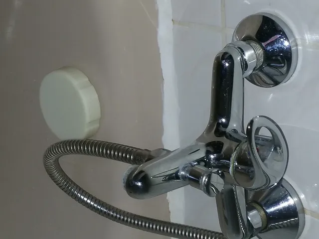 Rotary control for bathtub train