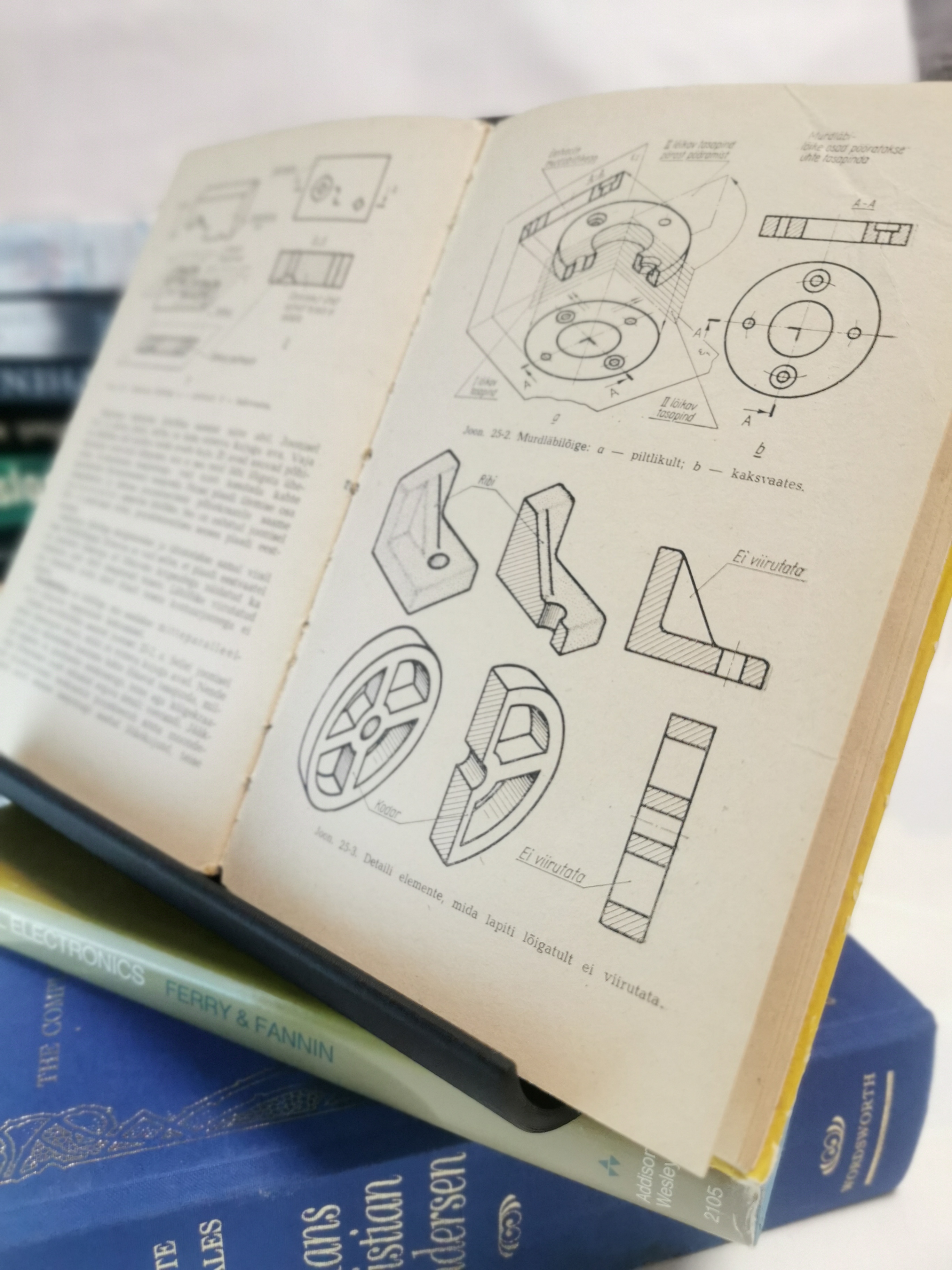 Miniatura 4 do modelo 3D Book Stand "Wave"