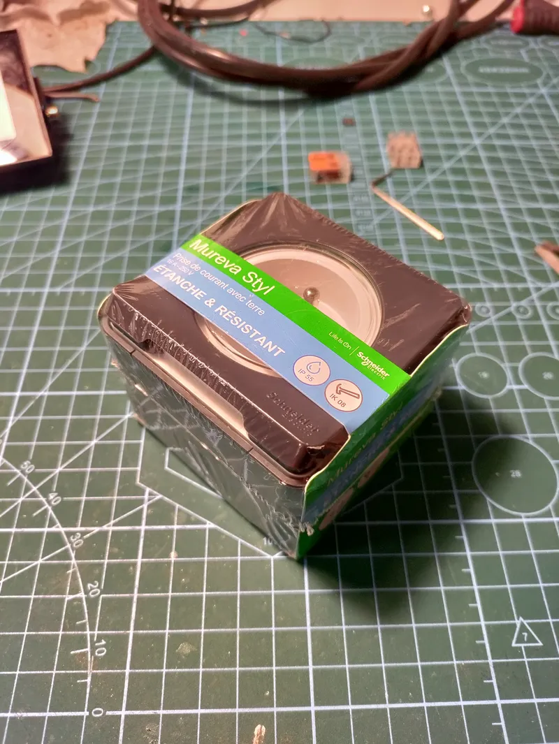 Surface socket outlet relay module integration by Dumnac Download