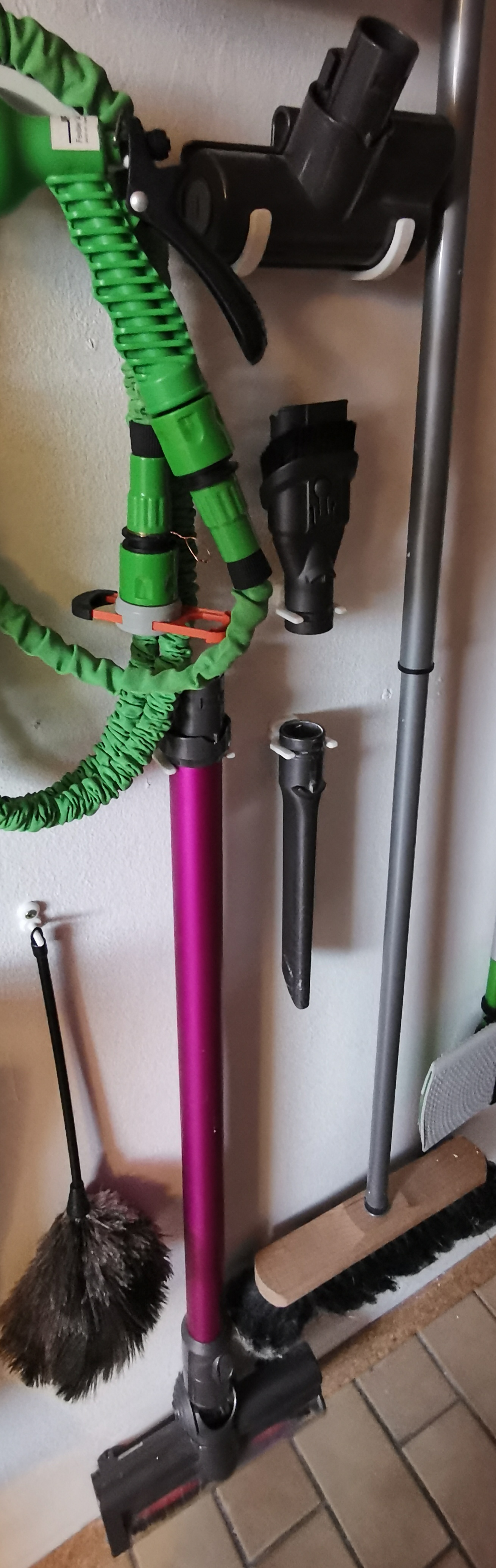 Dyson Wallmounts for tools - small, nice looking and easy printable