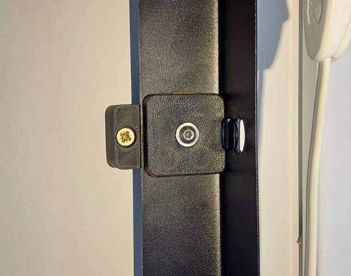 IKEA Bror shelf wall mount