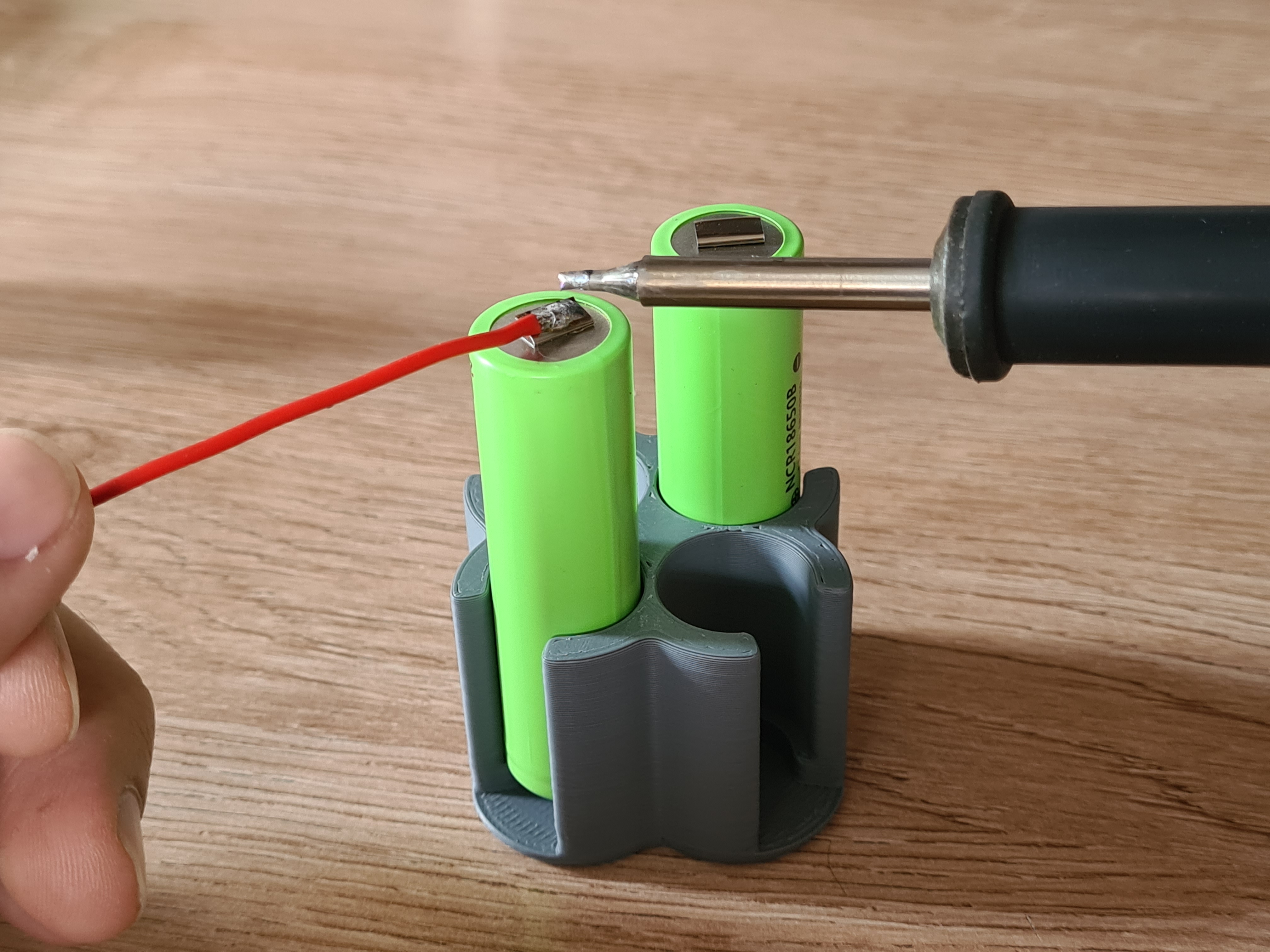 18650 Soldering Assisstant Holder
