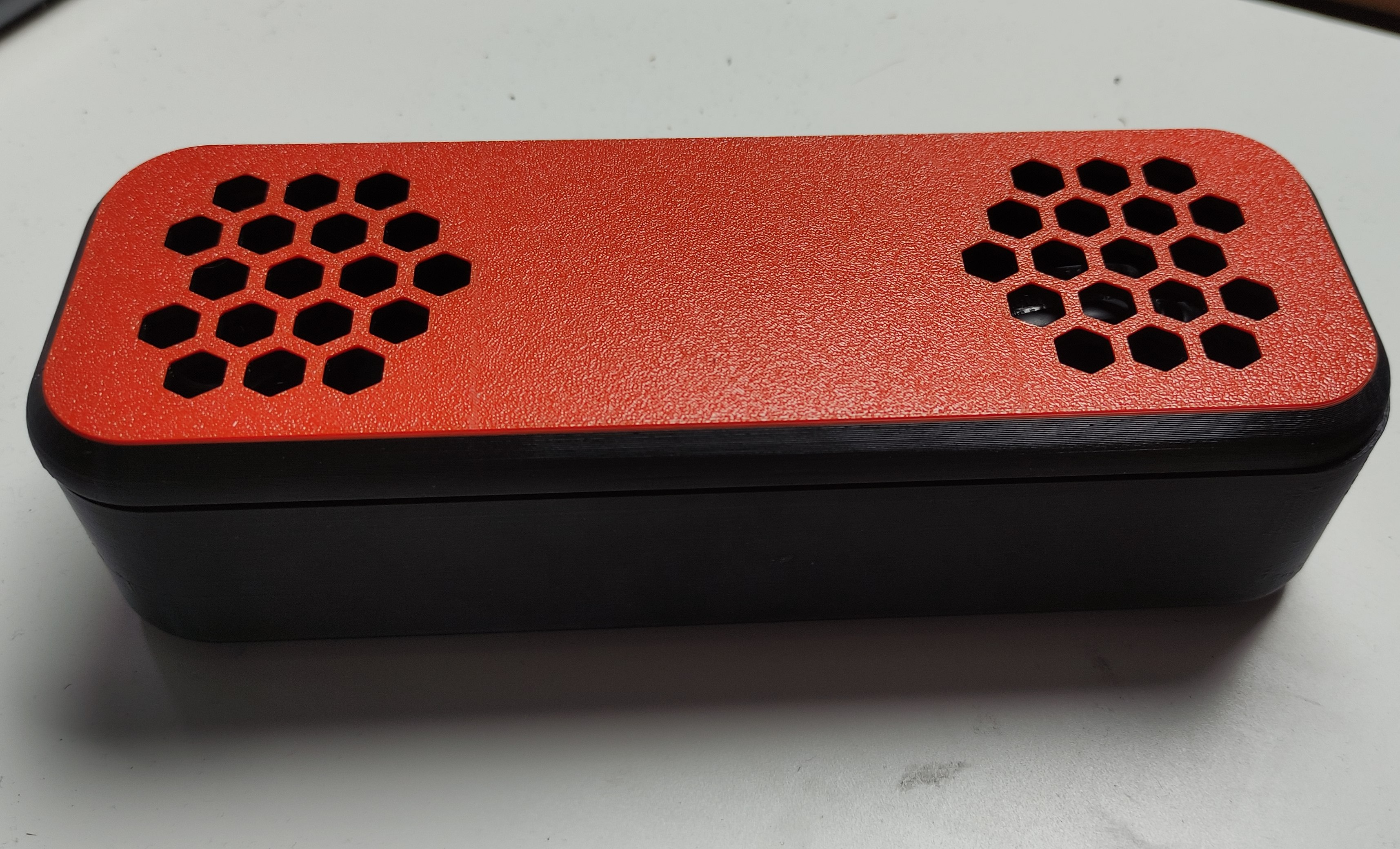 (Swim-) goggles case with drain holes