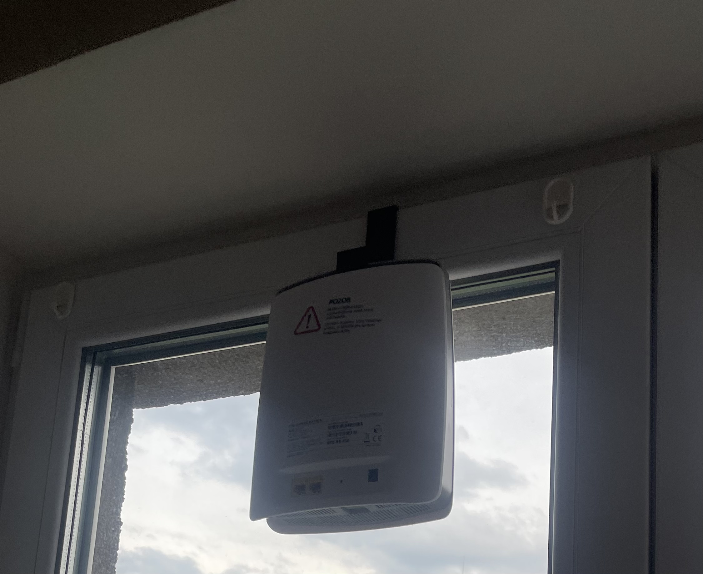 o2 Zte WF831 window holder