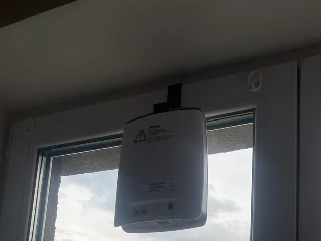 o2 Zte WF831 window holder