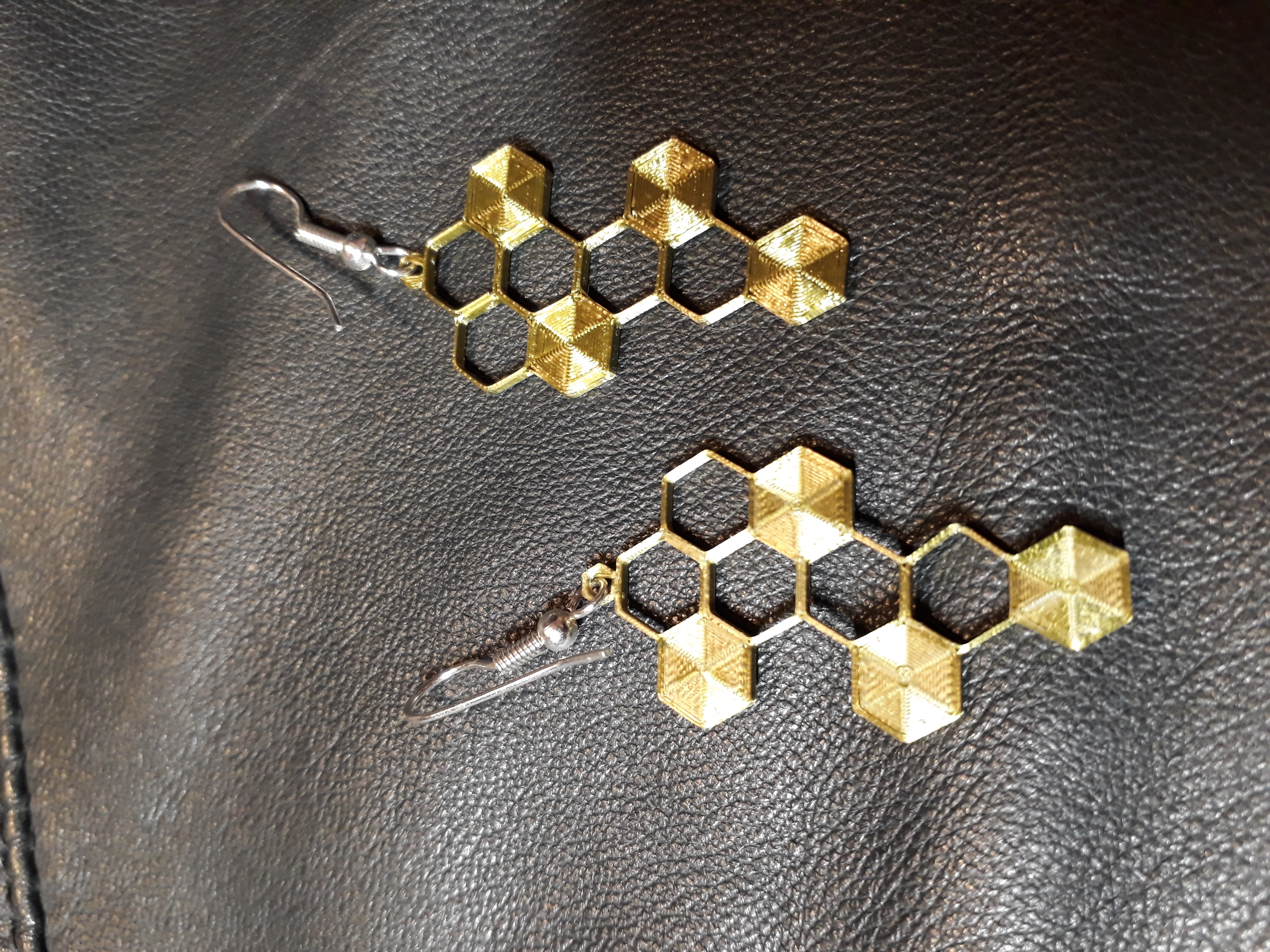 Miniatura 2 do modelo 3D Honeycomb grape earrings