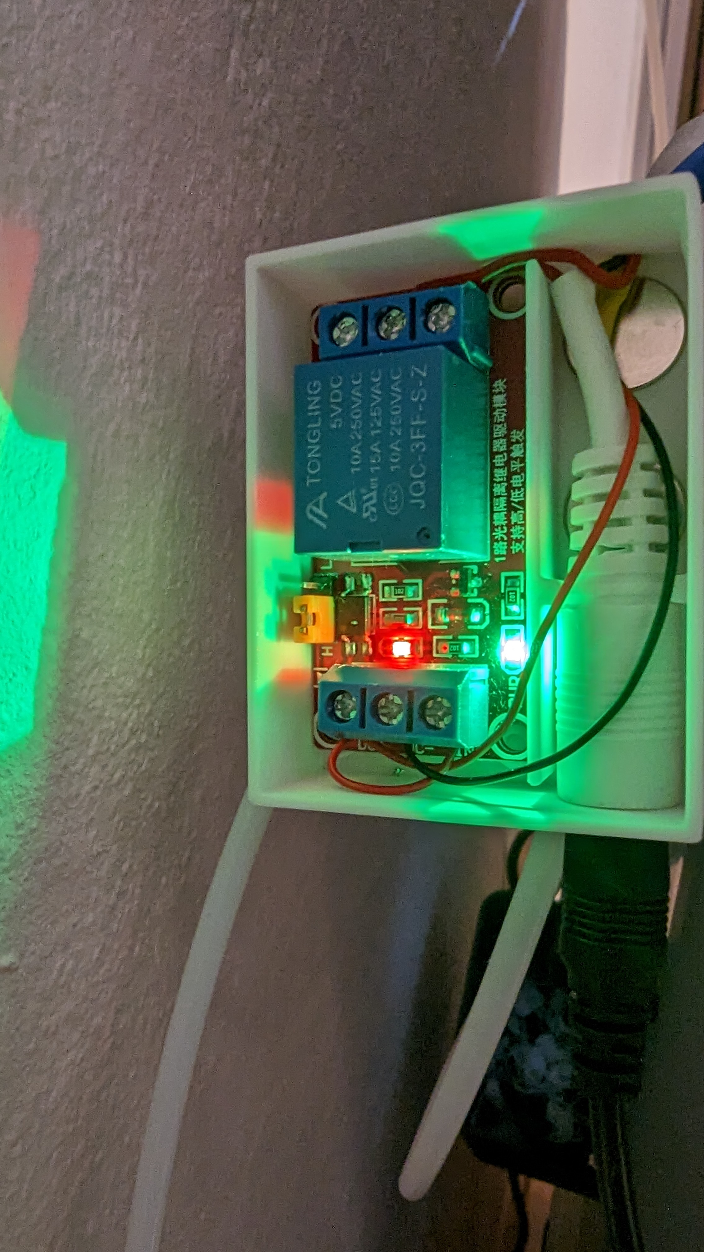 LED controller of the auxiliary light in BambuLab X1C or in Studio/App
