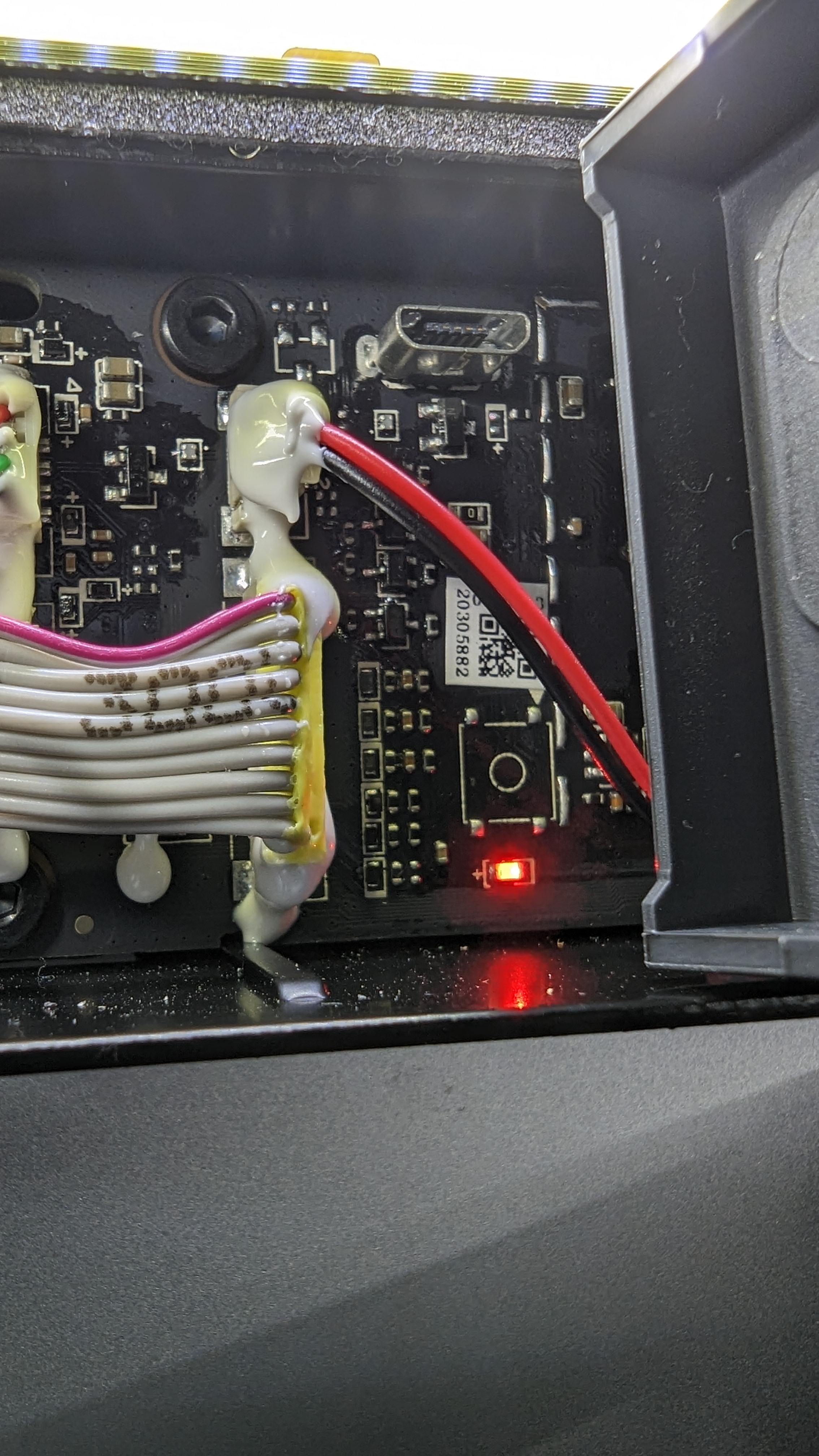 LED controller of the auxiliary light in BambuLab X1C or in Studio/App