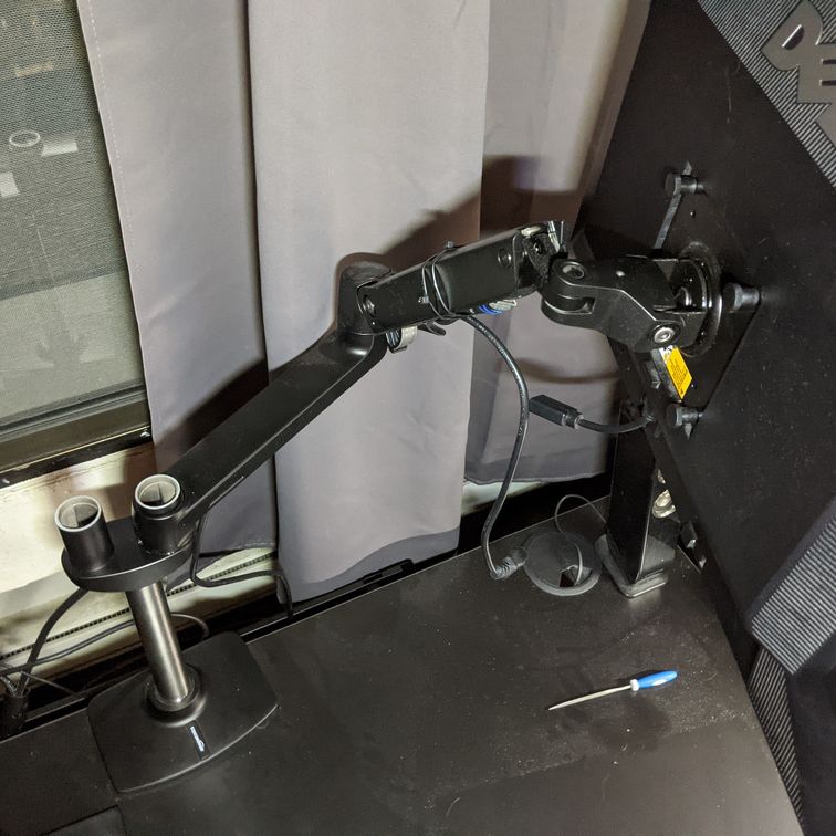 Amazon basics （ErgotronのOEM） Ergotron LX / Amazon Basics Dual Monitor Arm Extension Pole