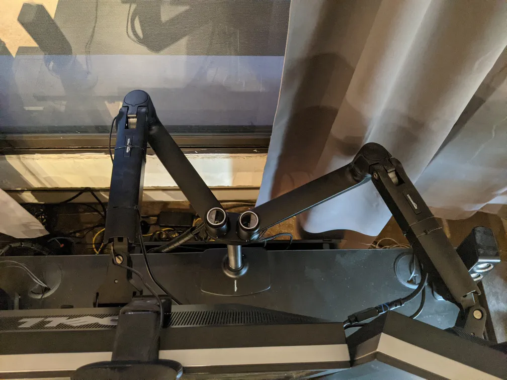 商品画像：Amazon.com: Ergotron – LX Dual Monitor Arm, VESA Desk Mount 1