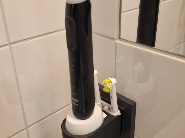 Minimalist Oral-B Braun Electric Toothbrush Wall Mount Remix