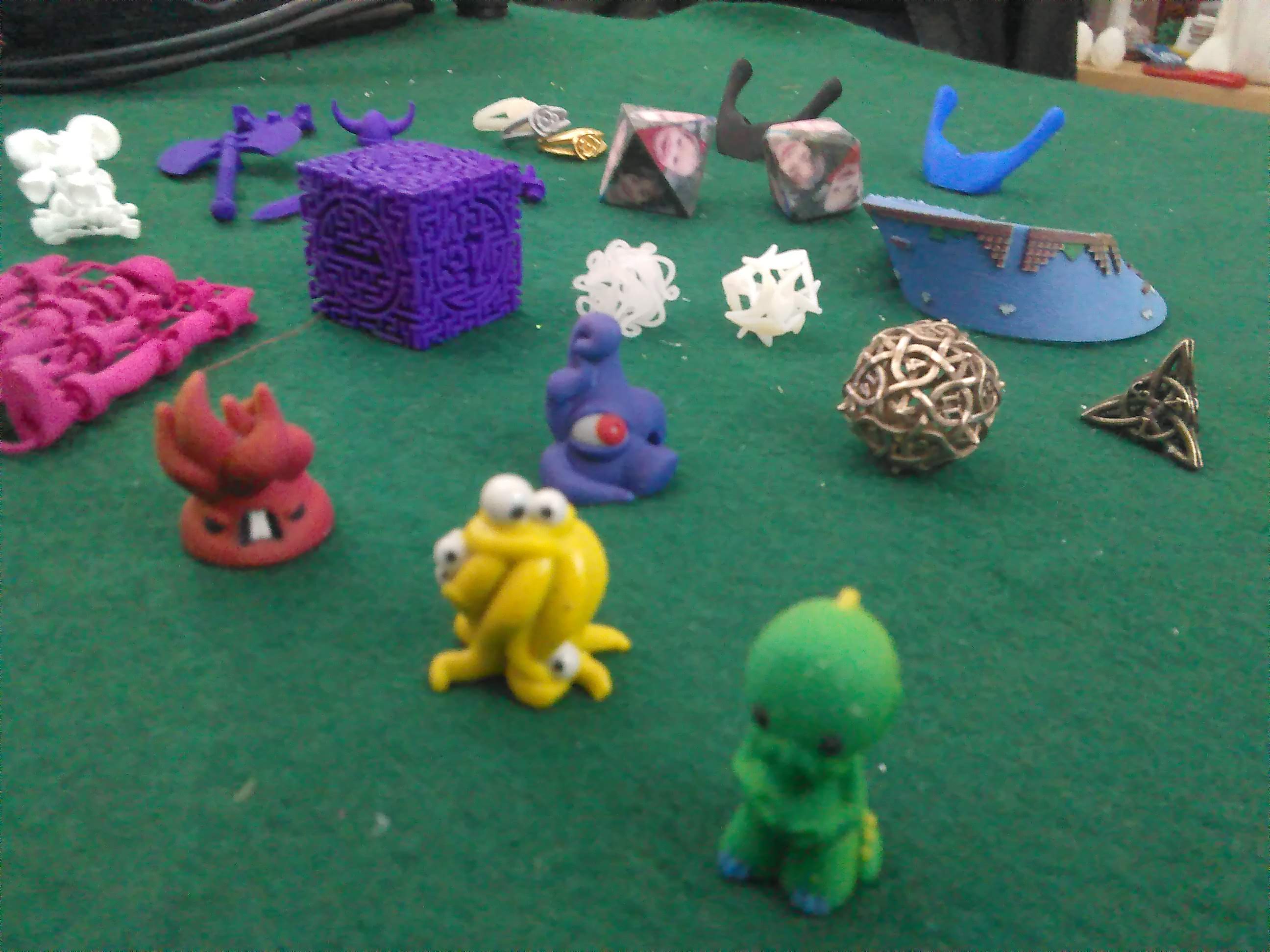 Cute Lovecraft inspired pawns for multi-material, full color and single material 3D printing