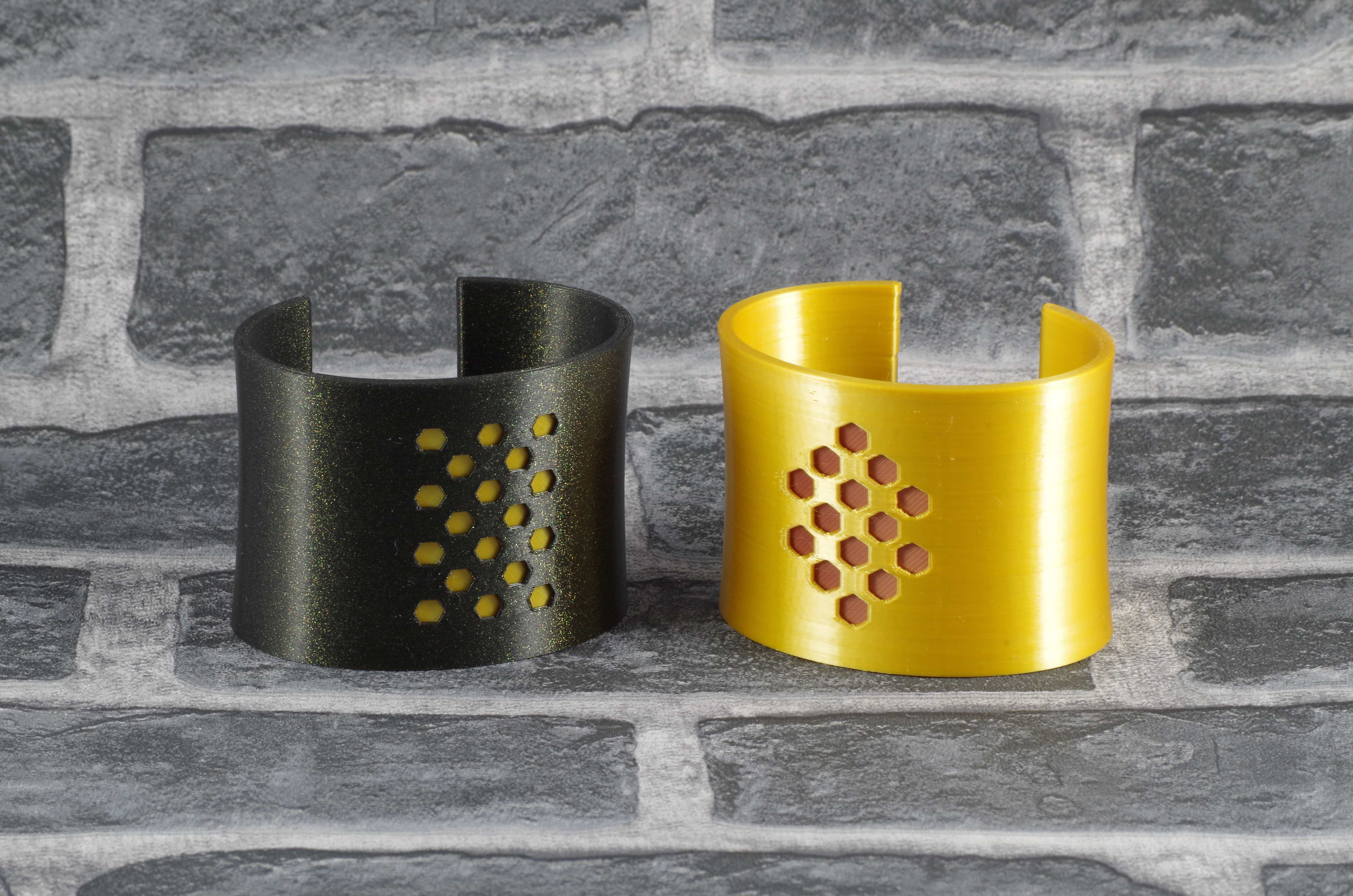 Miniatura 3 do modelo 3D Hexagonal Customizable Bracelet (Customize filling)