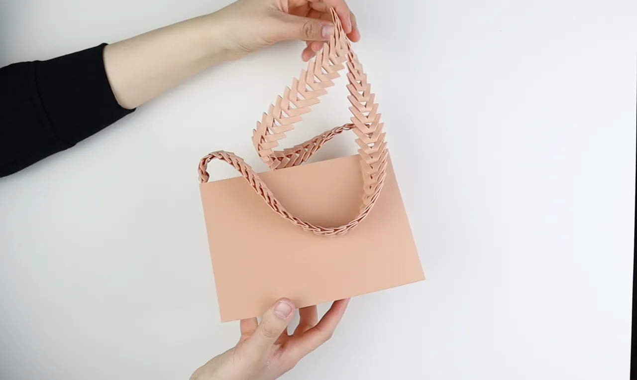 Glitter Geometric Graphic Twist Lock Chain Bag