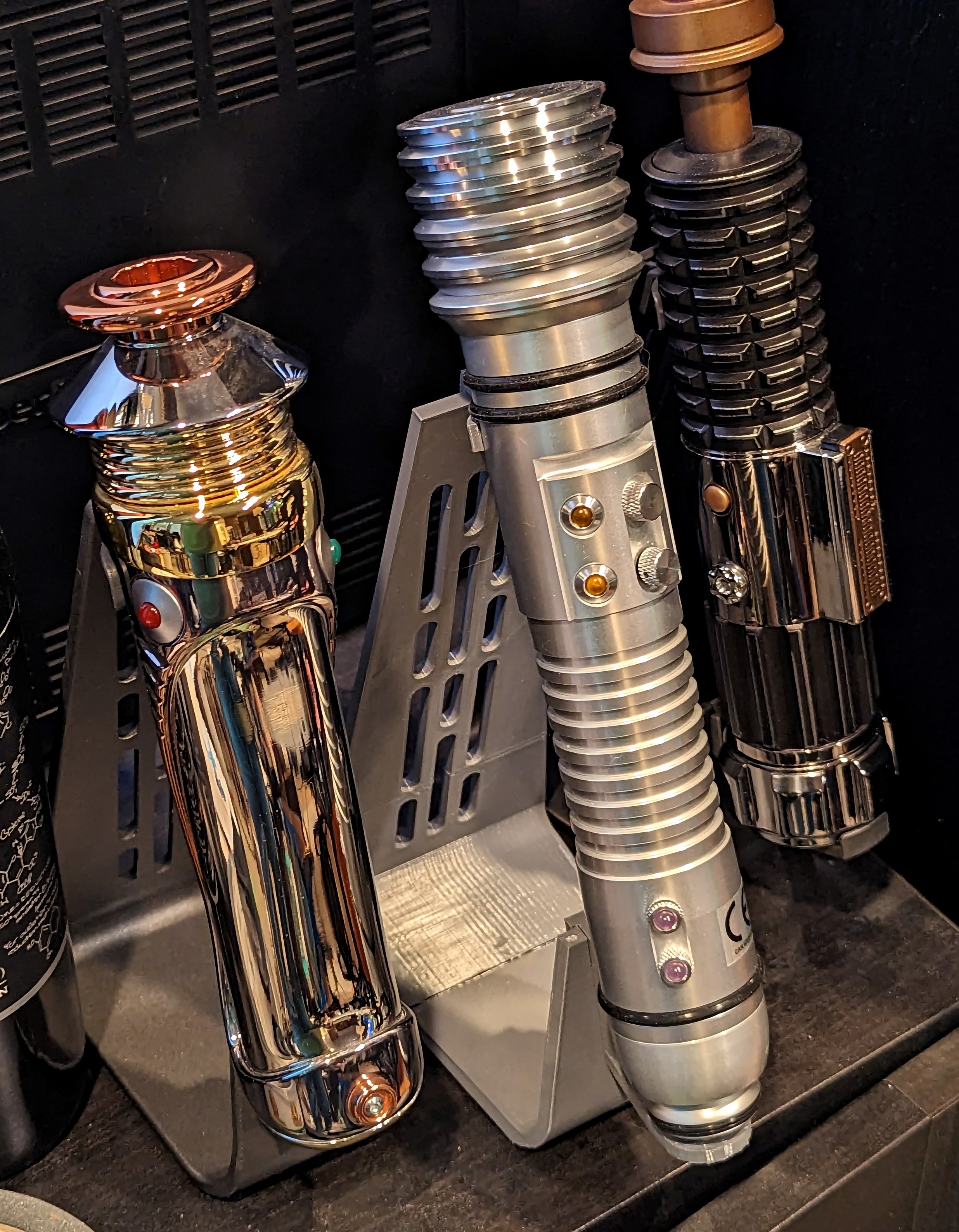 Lightsaber stand for Kit Fisto Force FX saber by neopifex Download