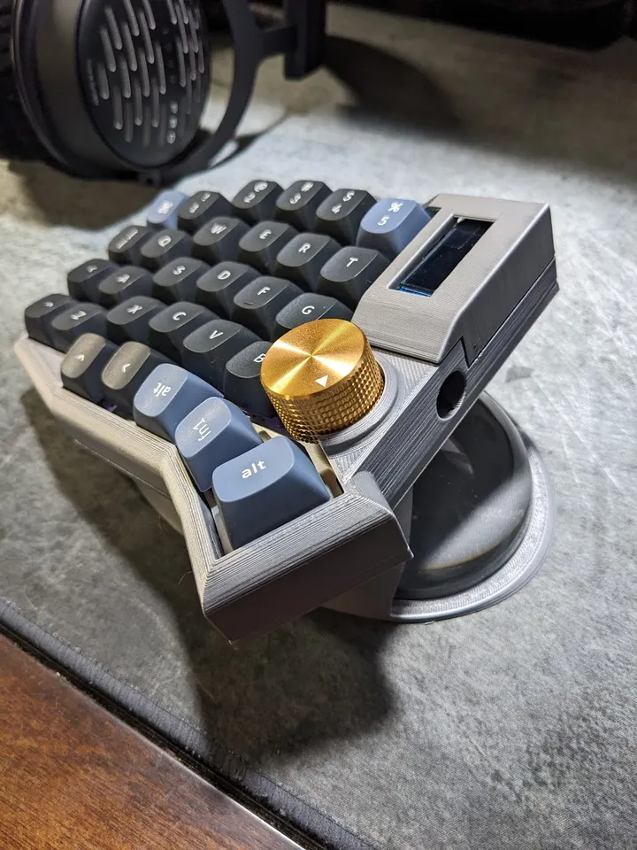 Sofle V2 Case and Stand by statuscomplex | Download free STL model ...