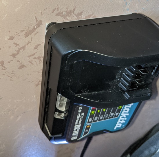 Makita CXT 12V Charger Wallmount DC10SB Damage Free Mount