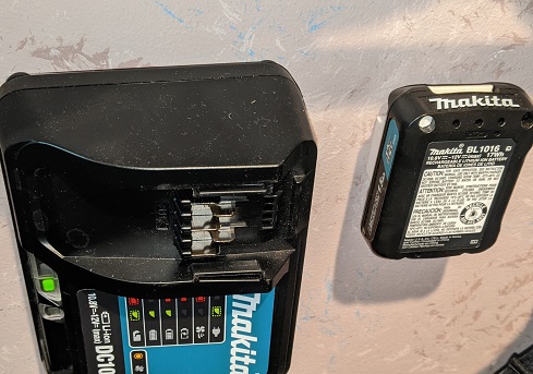 Makita CXT 12V Charger Wallmount DC10SB Damage Free Mount — miniatura 6