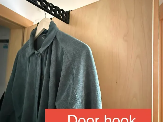Door hook with hexagon pattern - Space-saving coat rack