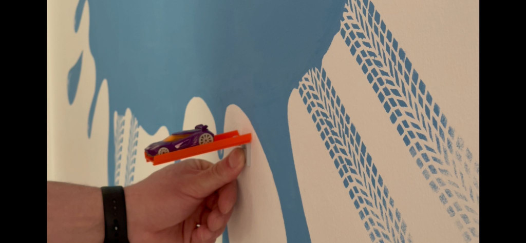 Hotwheels track wall-mount