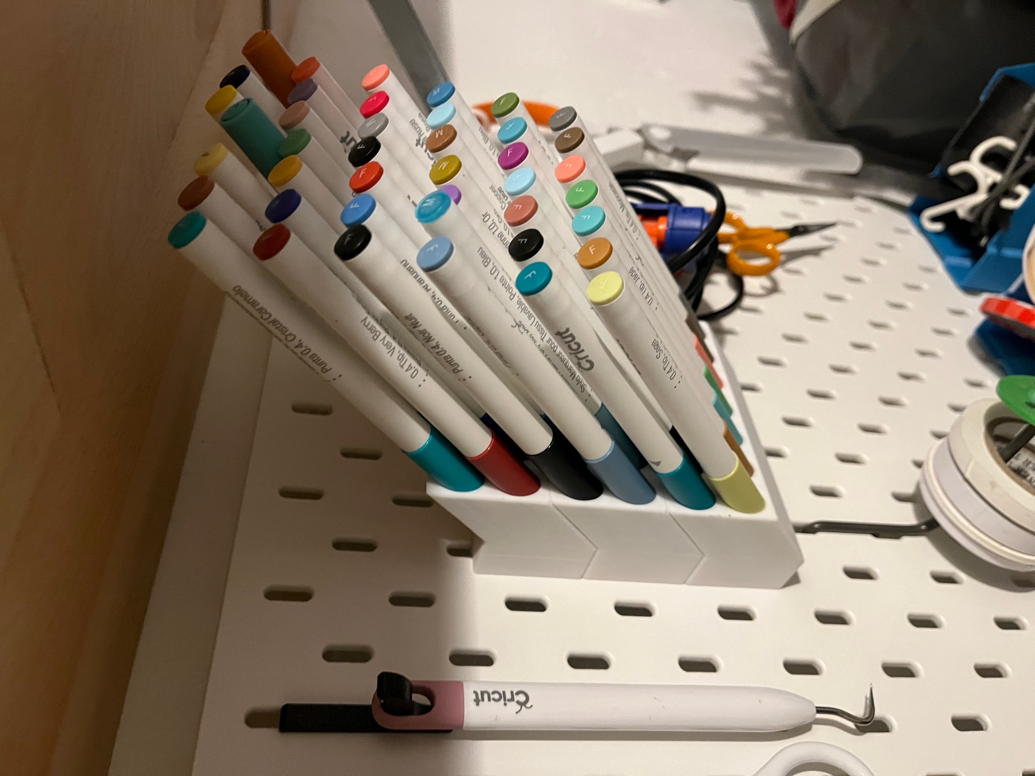 Stackable Cricut pen holder for Ikea Skadis by Kevin Le Brun Download