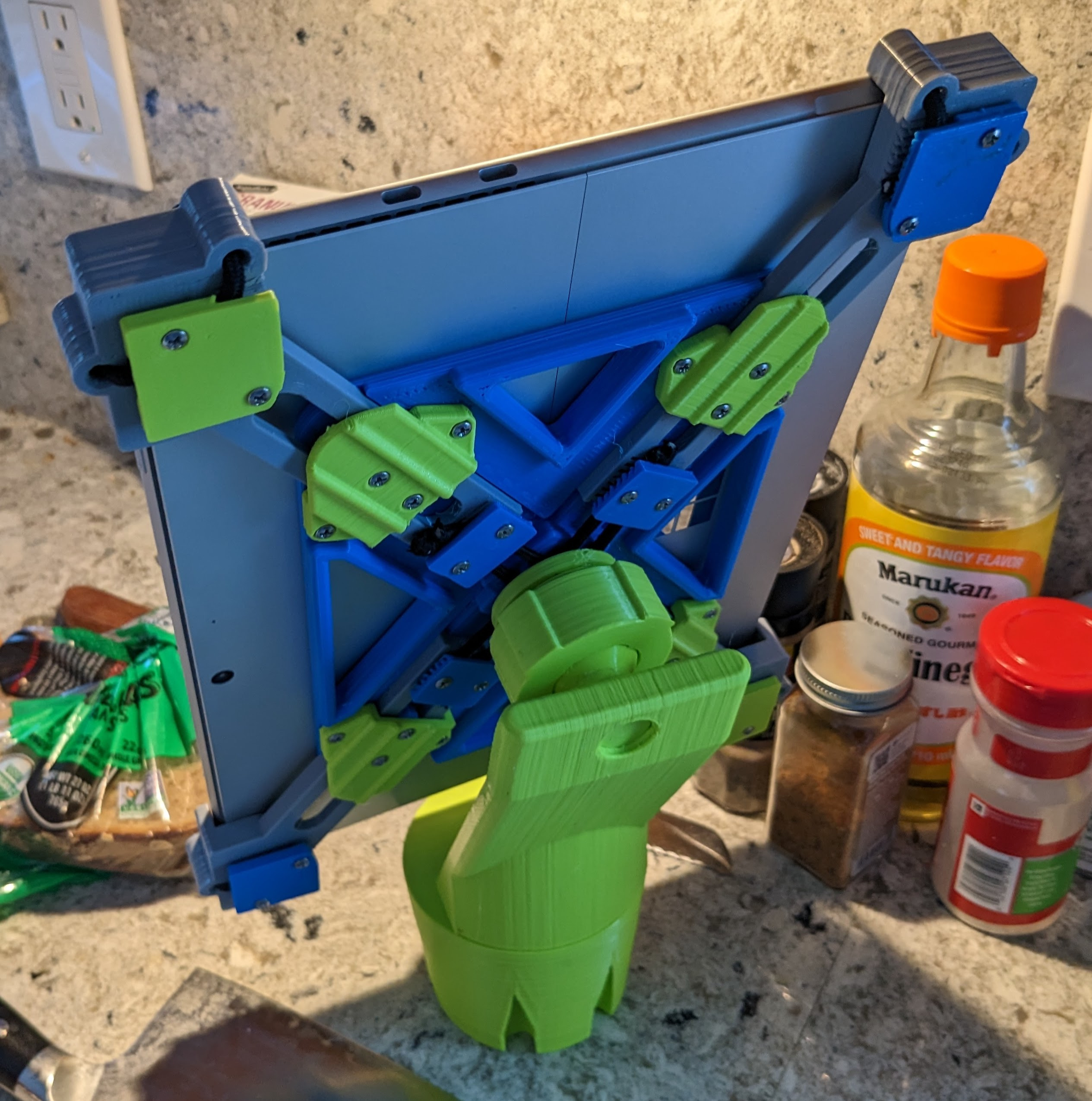 Microsoft Surface Pro 9 Mount — miniatura 2