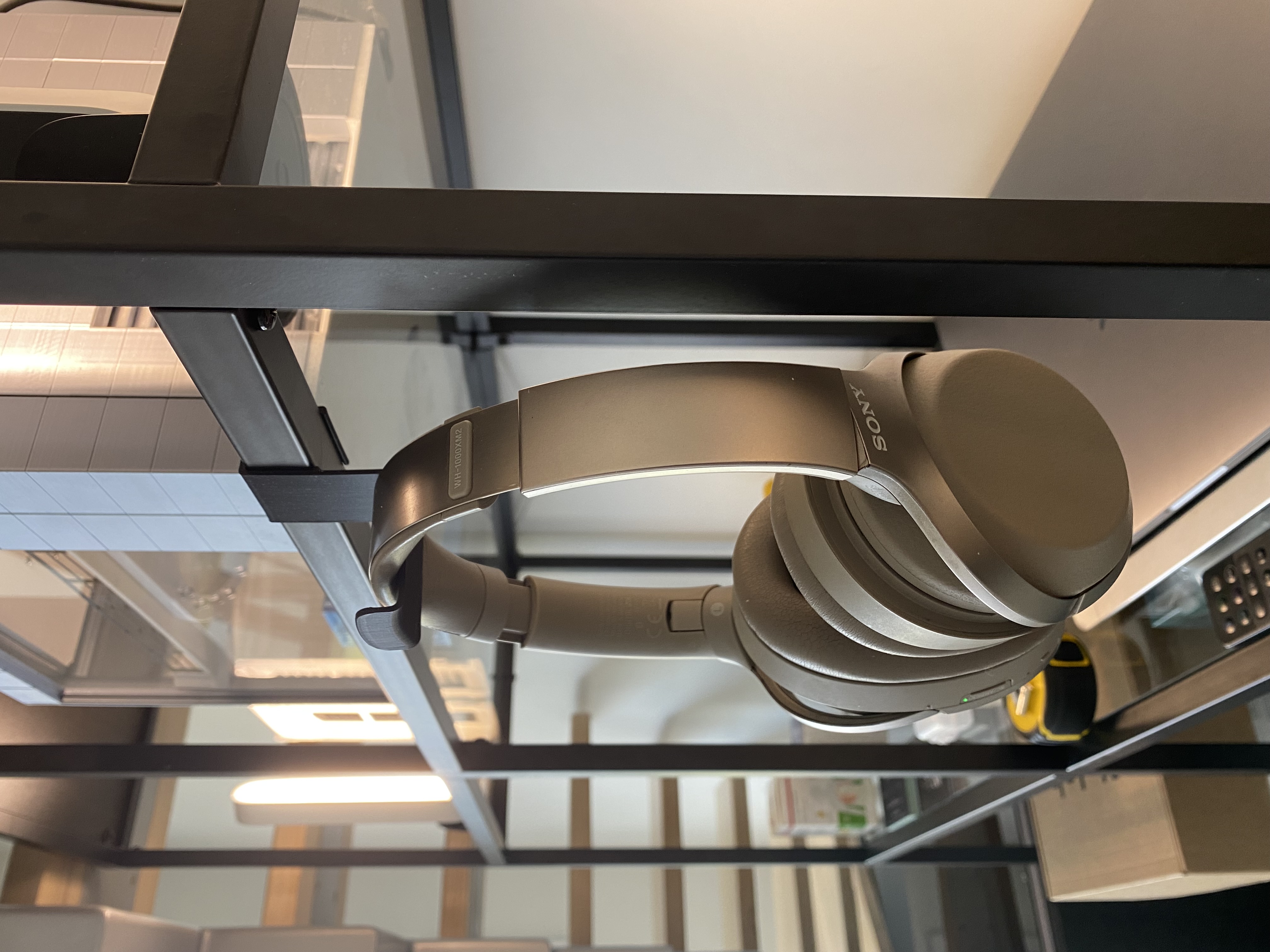 Headphones holderhook for Ikea's VITTSJÖ shelf unit by Geddy Download free STL model