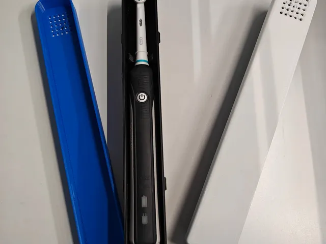 Oral-B electronic toothbrush travel case box