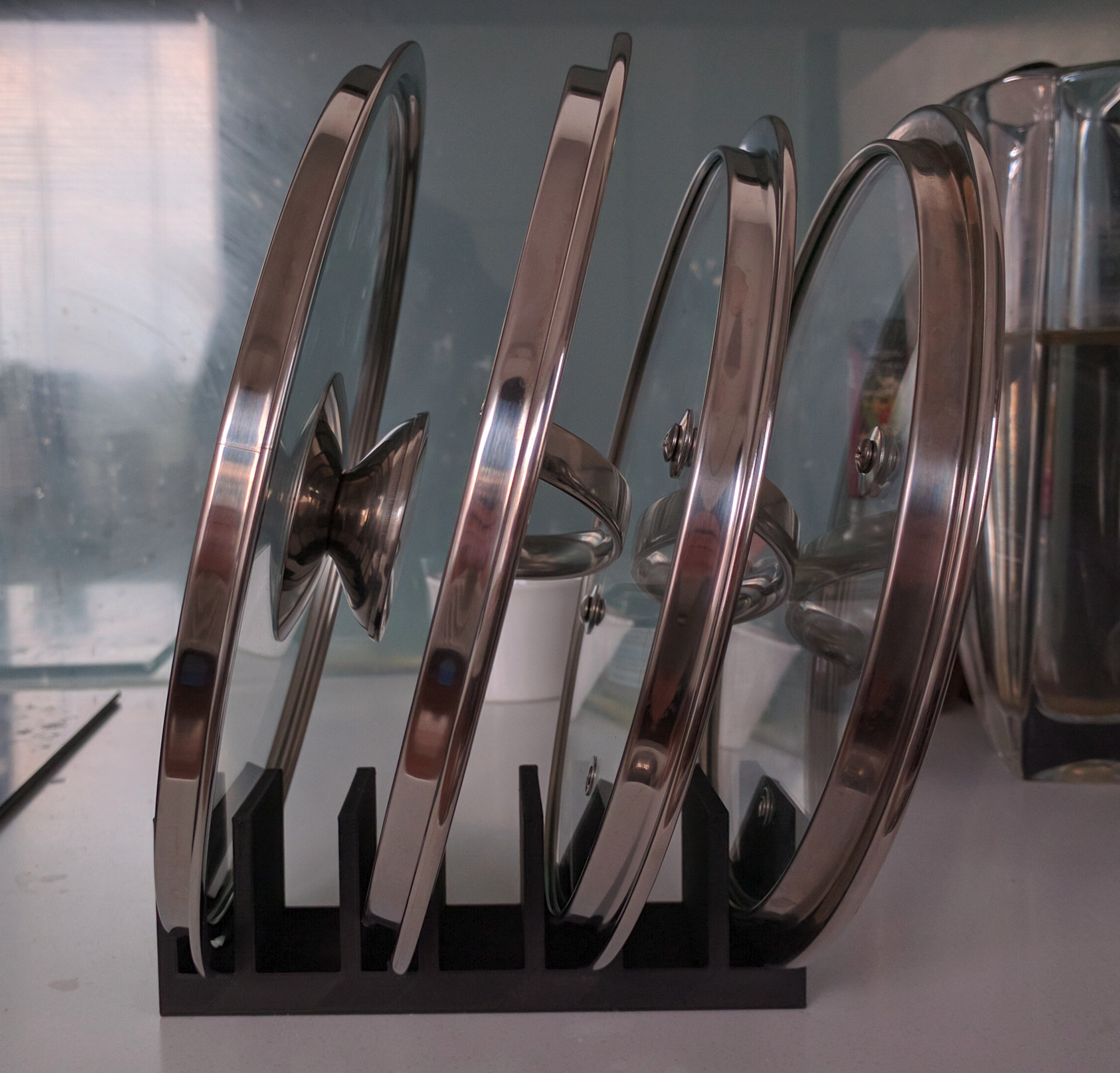 Lid holder