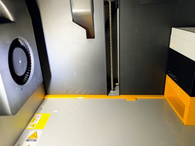 Power cable guide for BentoBox