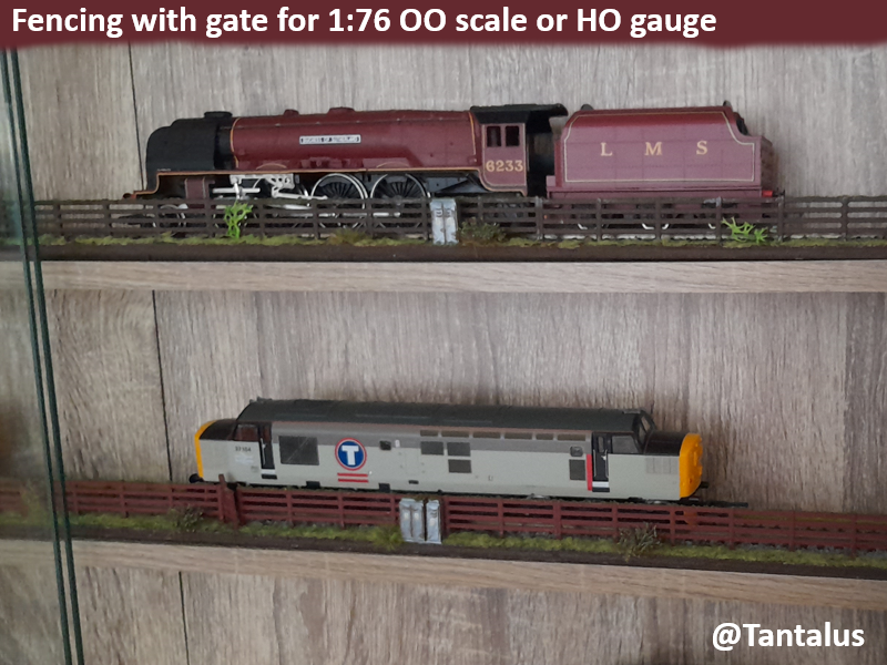 Fencing with gate for 1:76 OO scale or HO gauge
