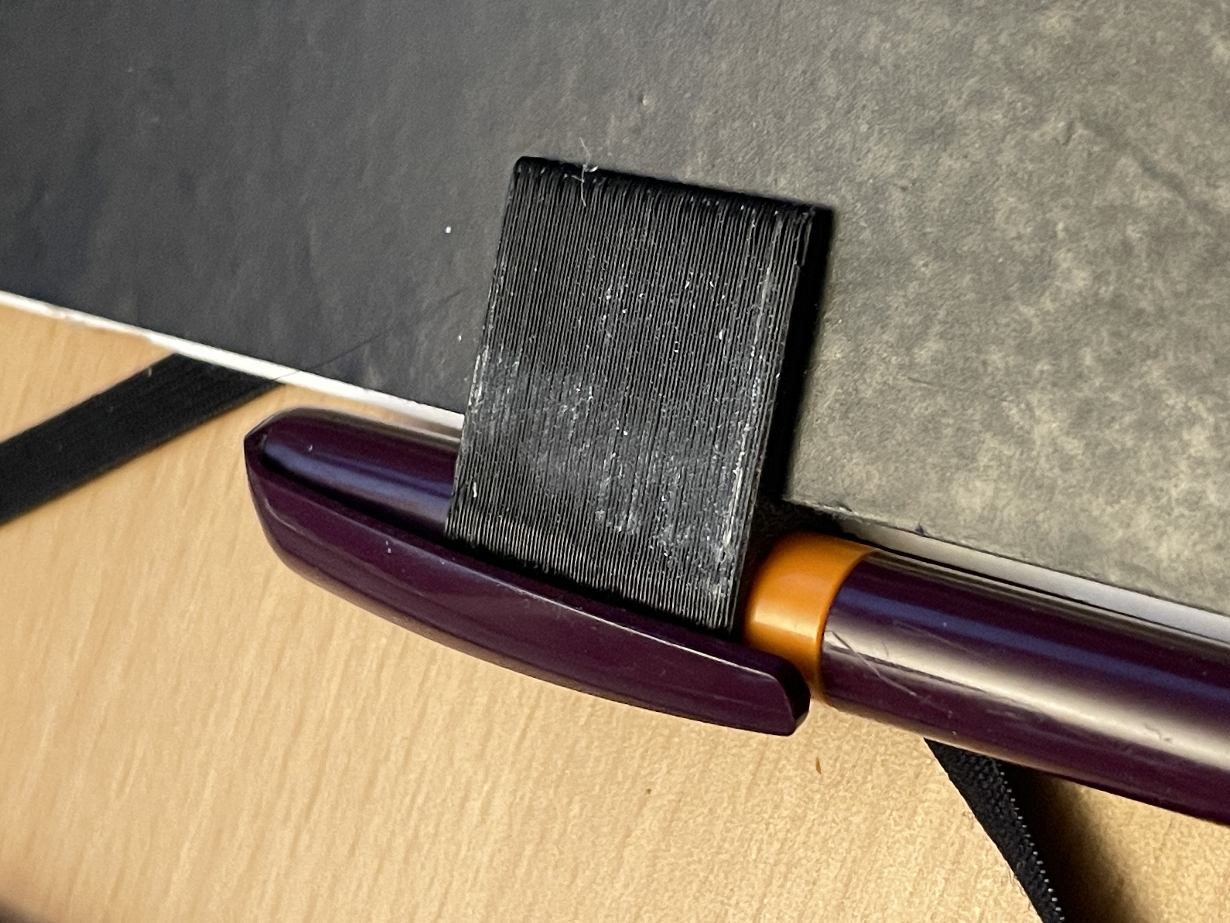 Pen holder for Moleskin Notebook by baschwar Download free STL model