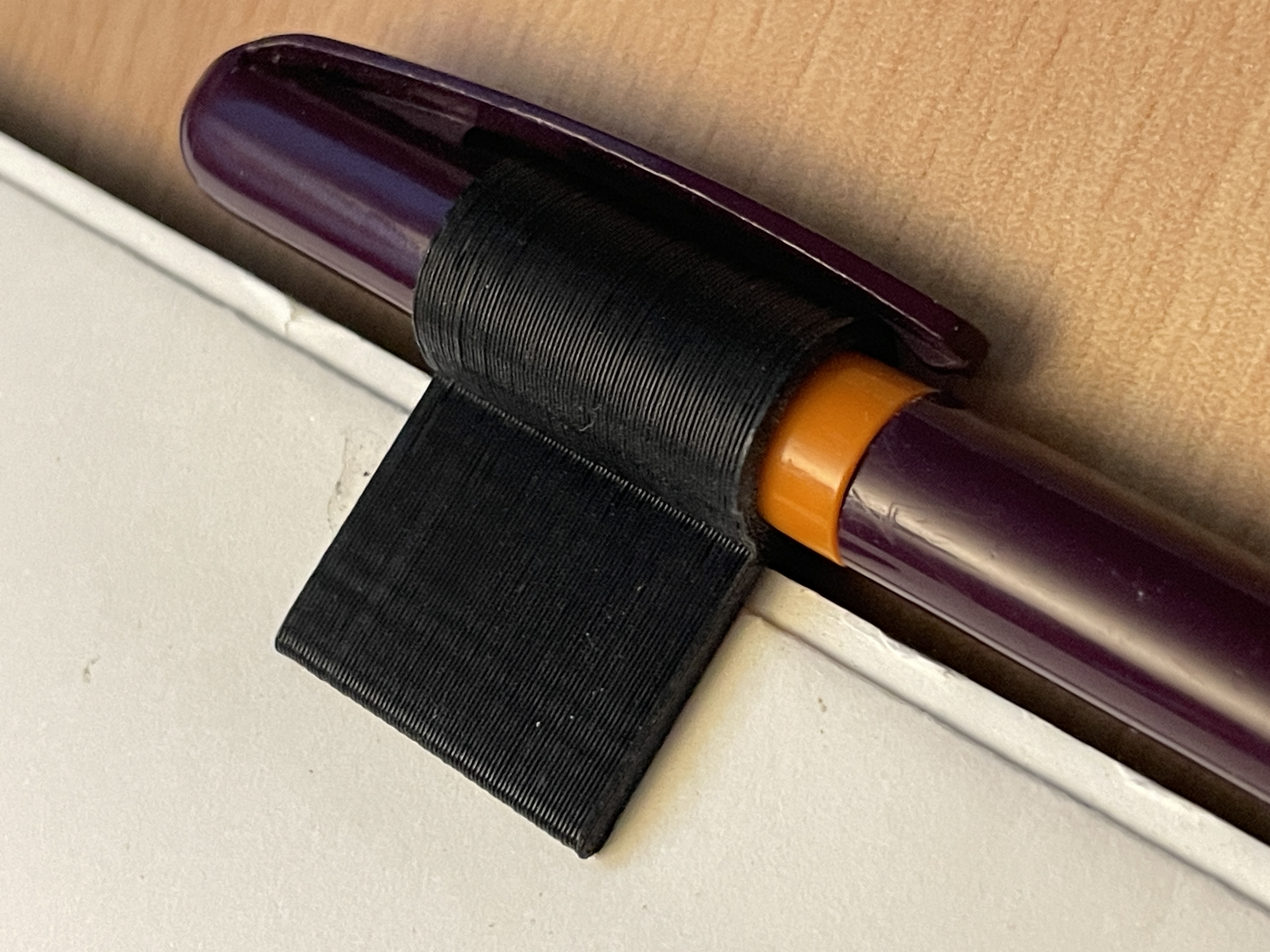 Pen holder for Moleskin Notebook by baschwar Download free STL model