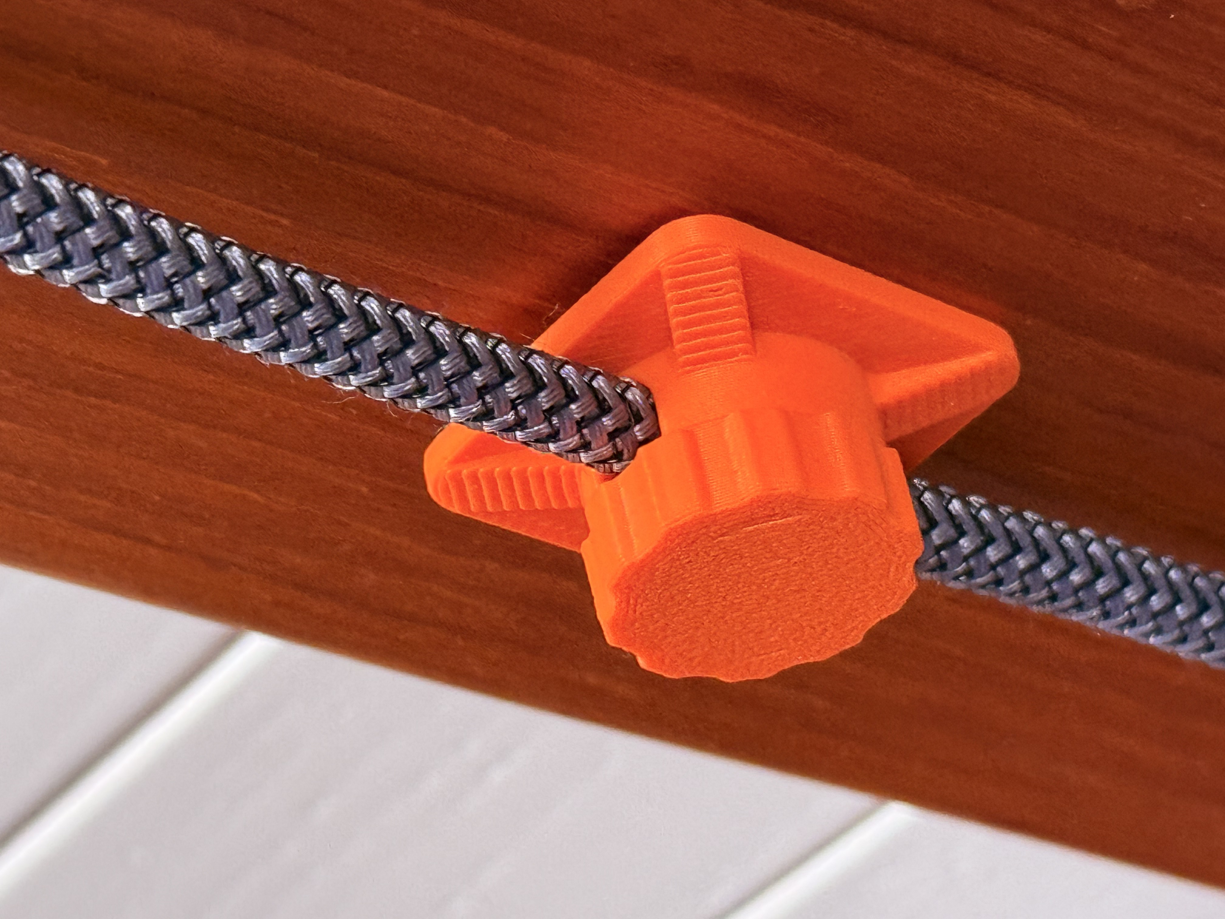 Miniatura 5 do modelo 3D Cable Mount - Screwable or Glueable