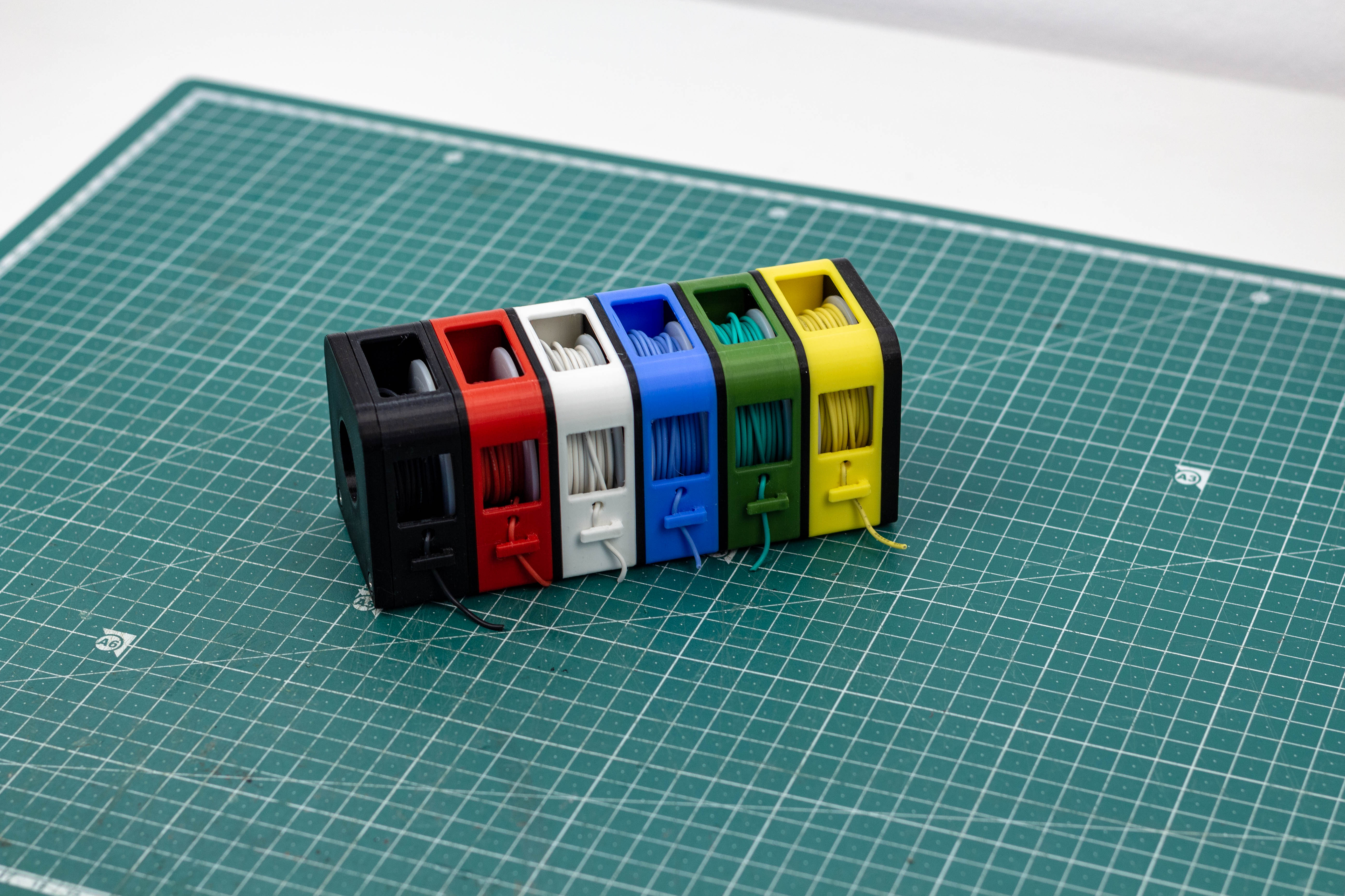 Miniatura 2 do modelo 3D Silicone Wire Spool Holder