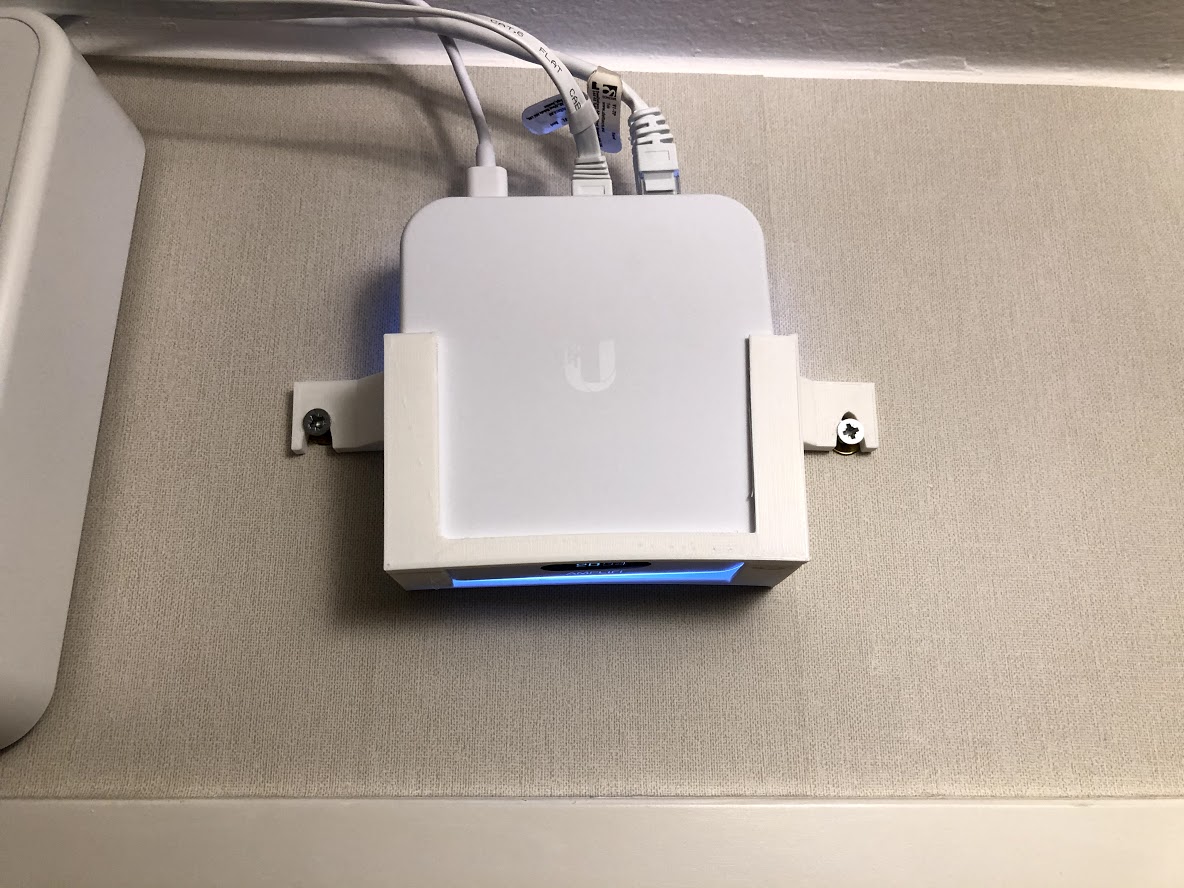 Amplifi Instant wall mount