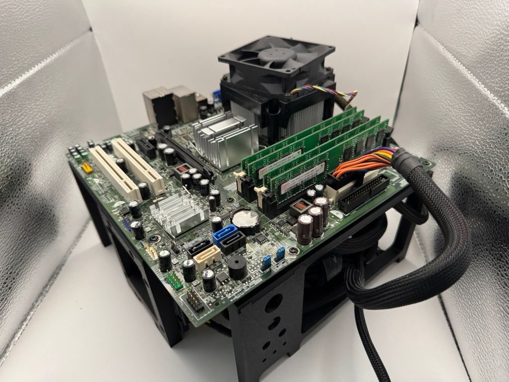 Miniatura 3 do modelo 3D PC Micro-ATX Modular Test Bench