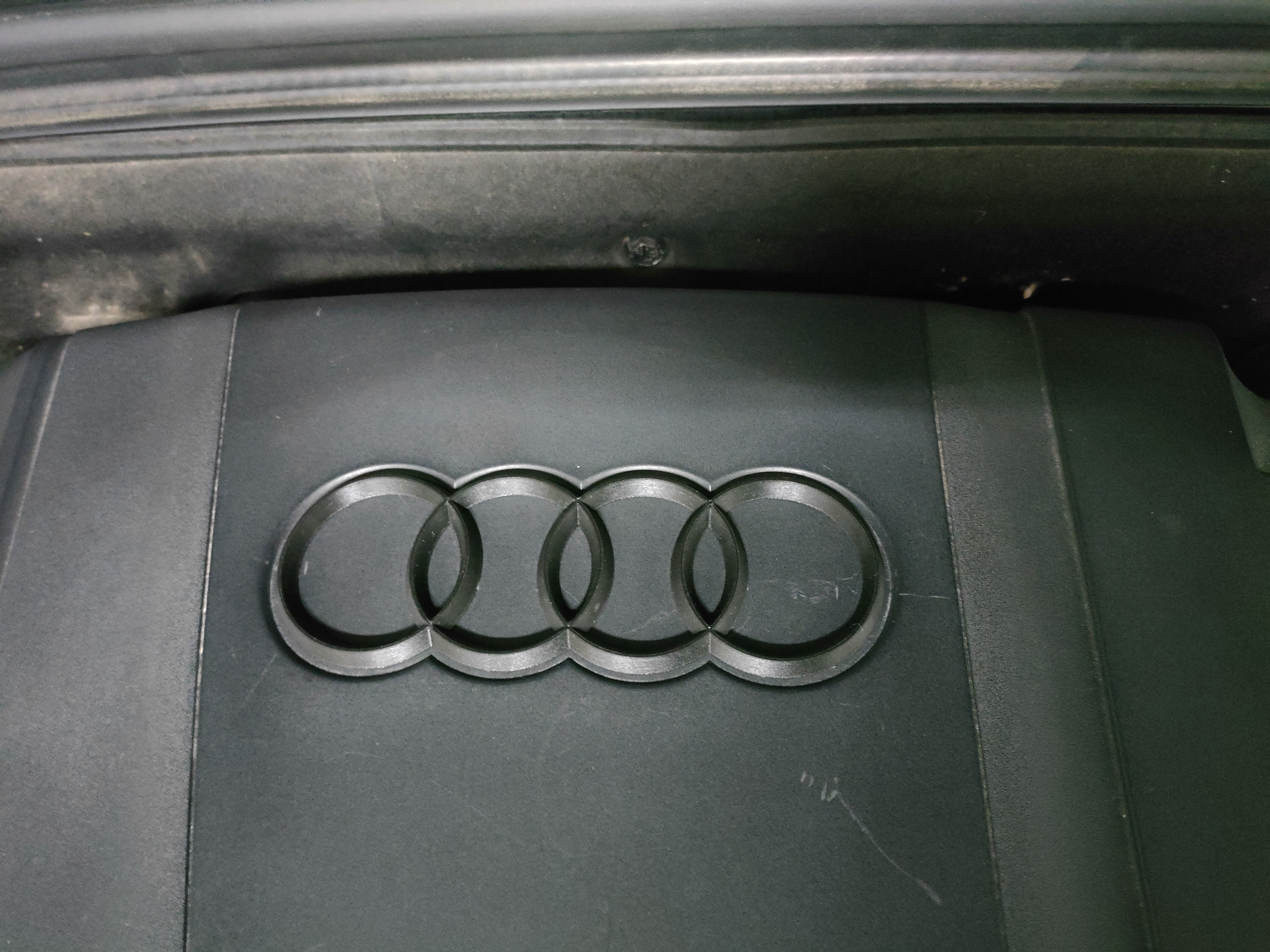 Audi A4 B8 engine cover emblem — thumbnail 6