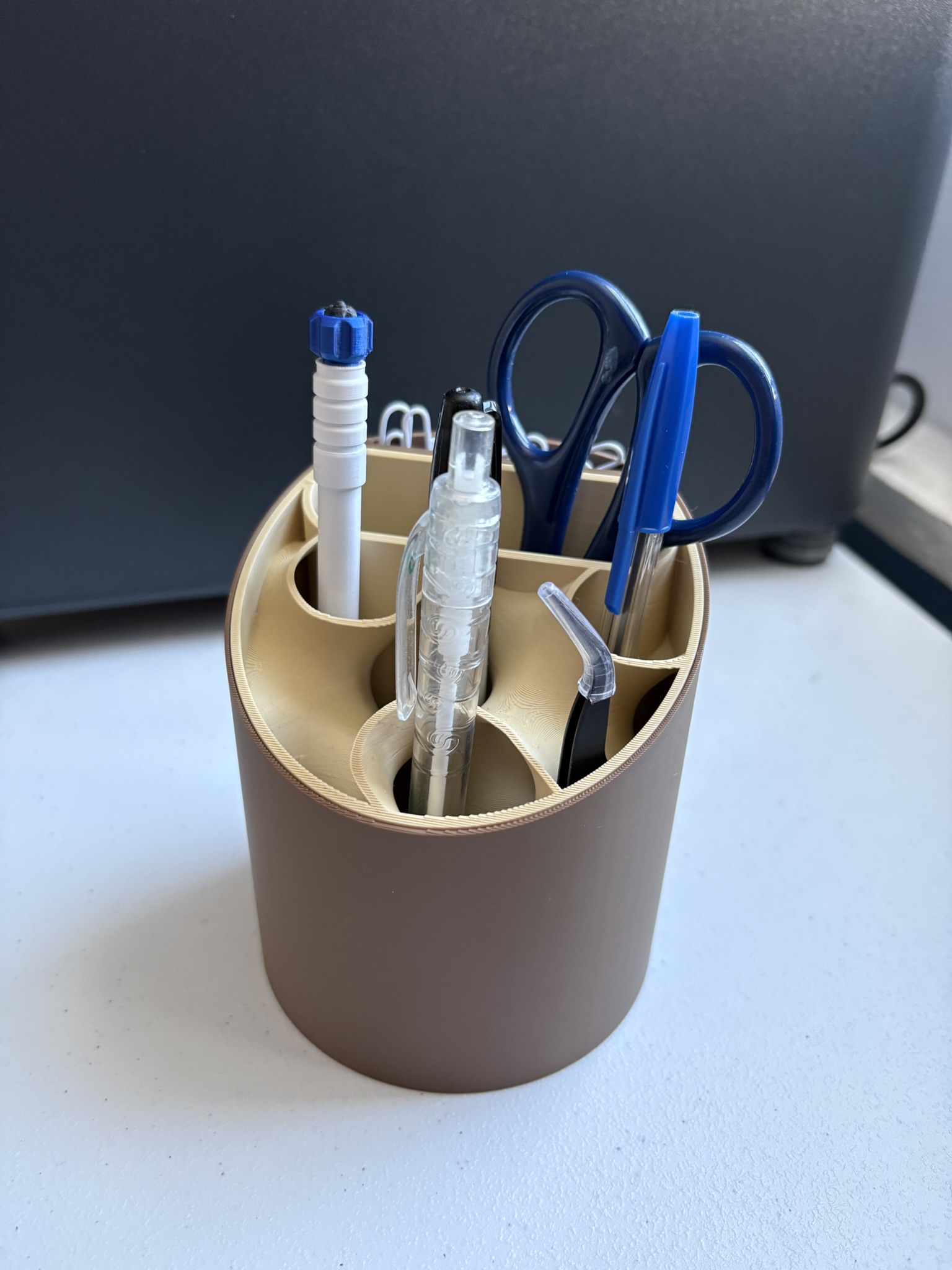 Desk organizer gyroid