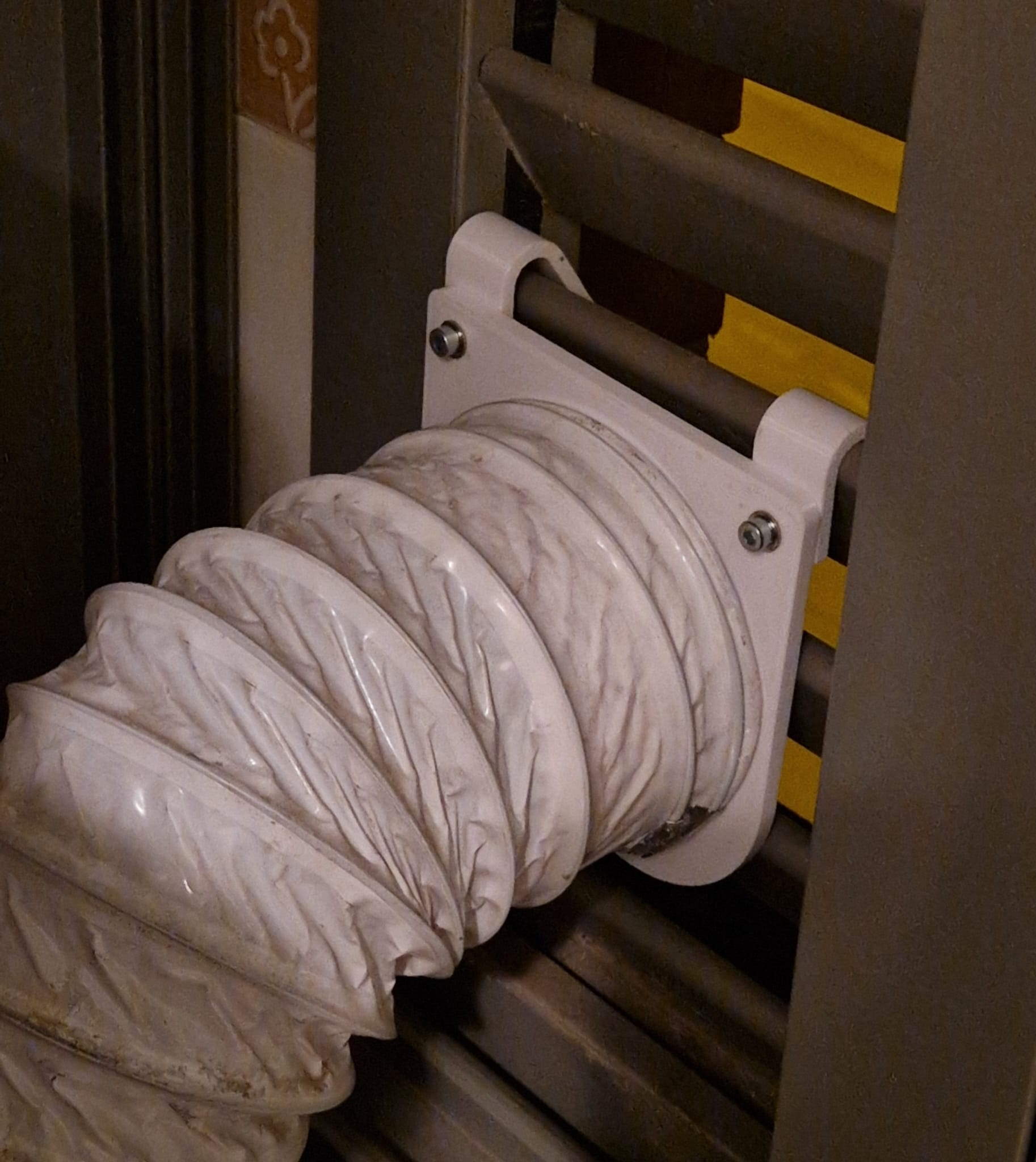 Dryer hose adapter (4 inch) 3D model