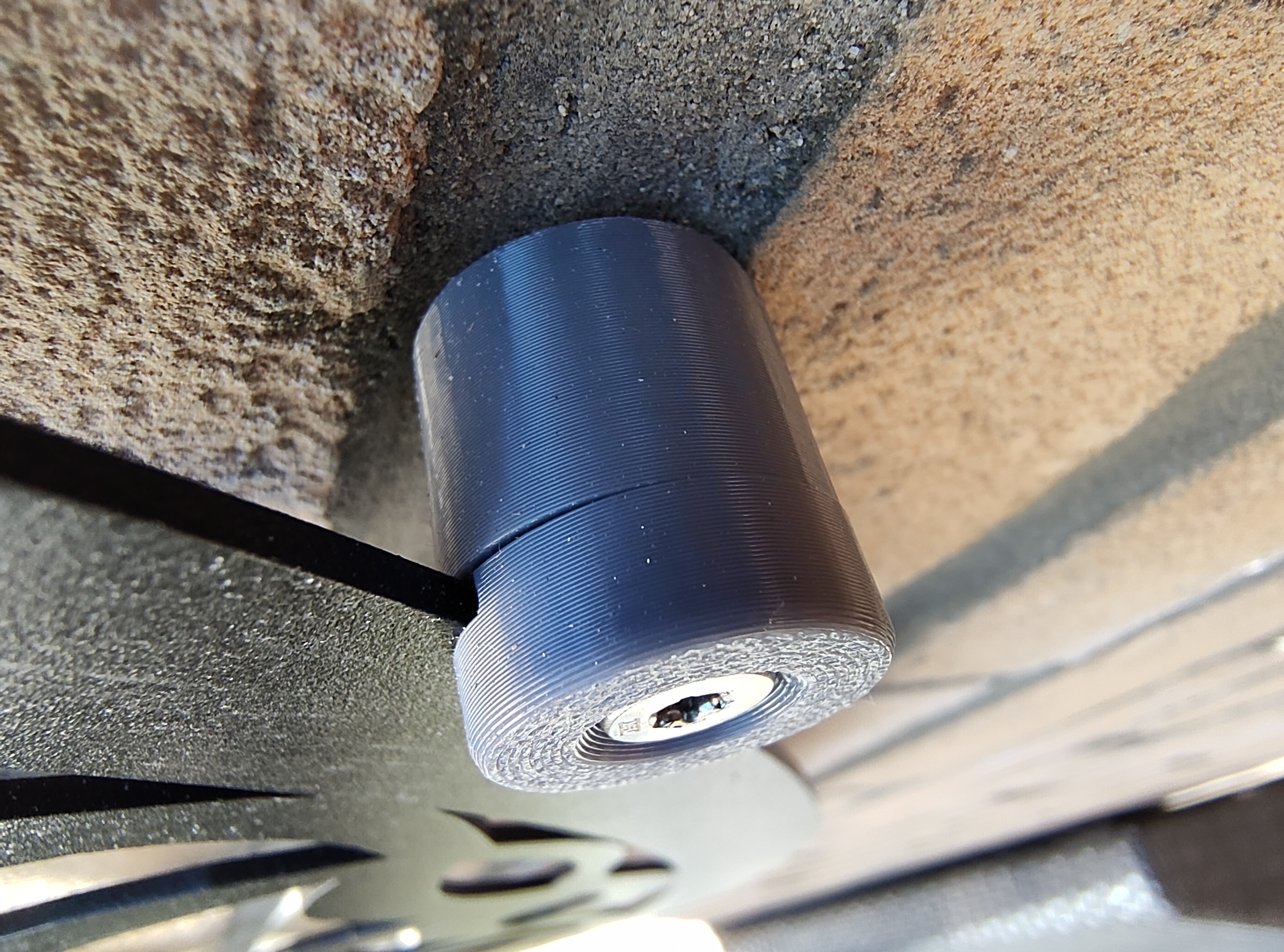 Wallmount with spacer for 2mm thick plates — miniatura 2