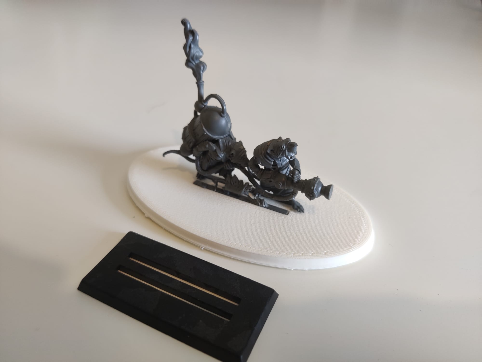 Oval slit base for Warhammer Fantasy unit