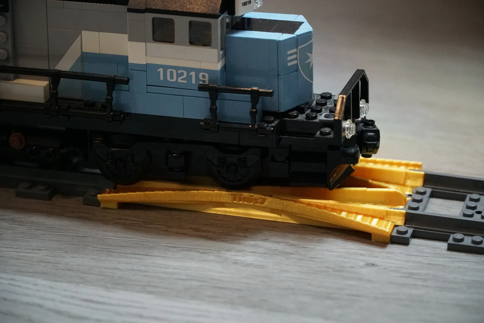 "Bow Tie" Rerailer Compatible with Lego/Brick built Trains — thumbnail 2