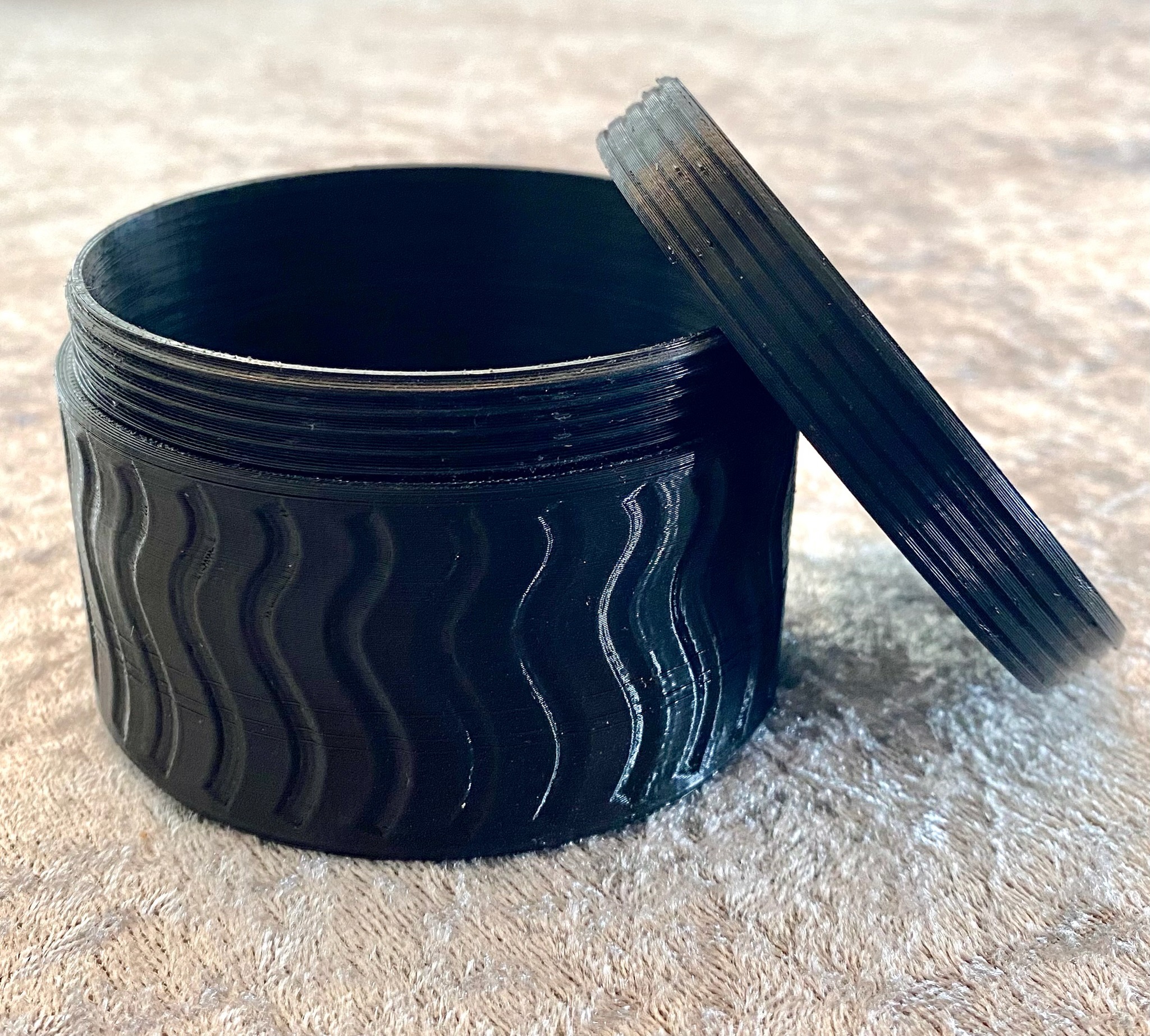 Medium size box with screw top lid
