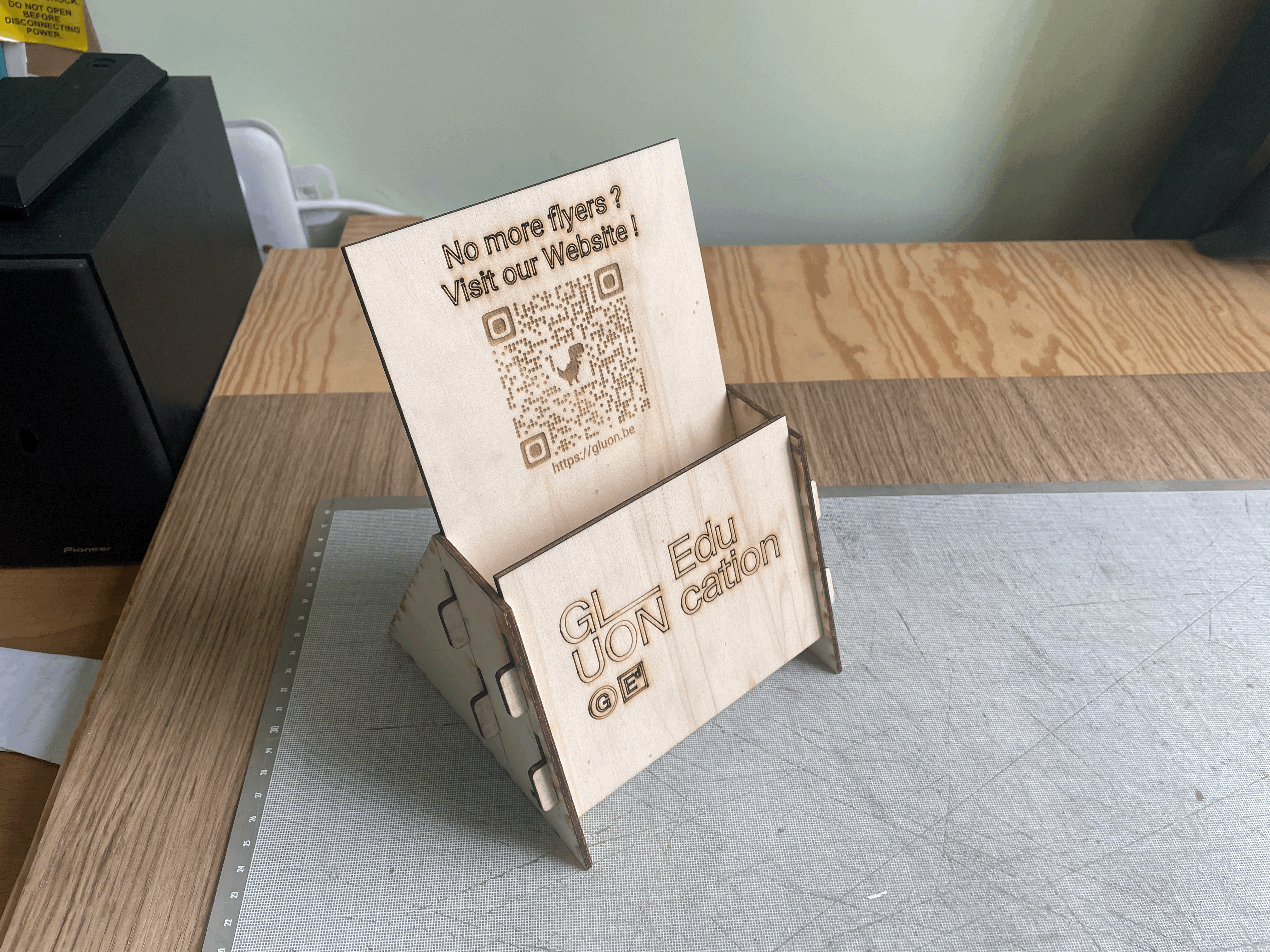 Miniatura 2 do modelo 3D Flyer stand